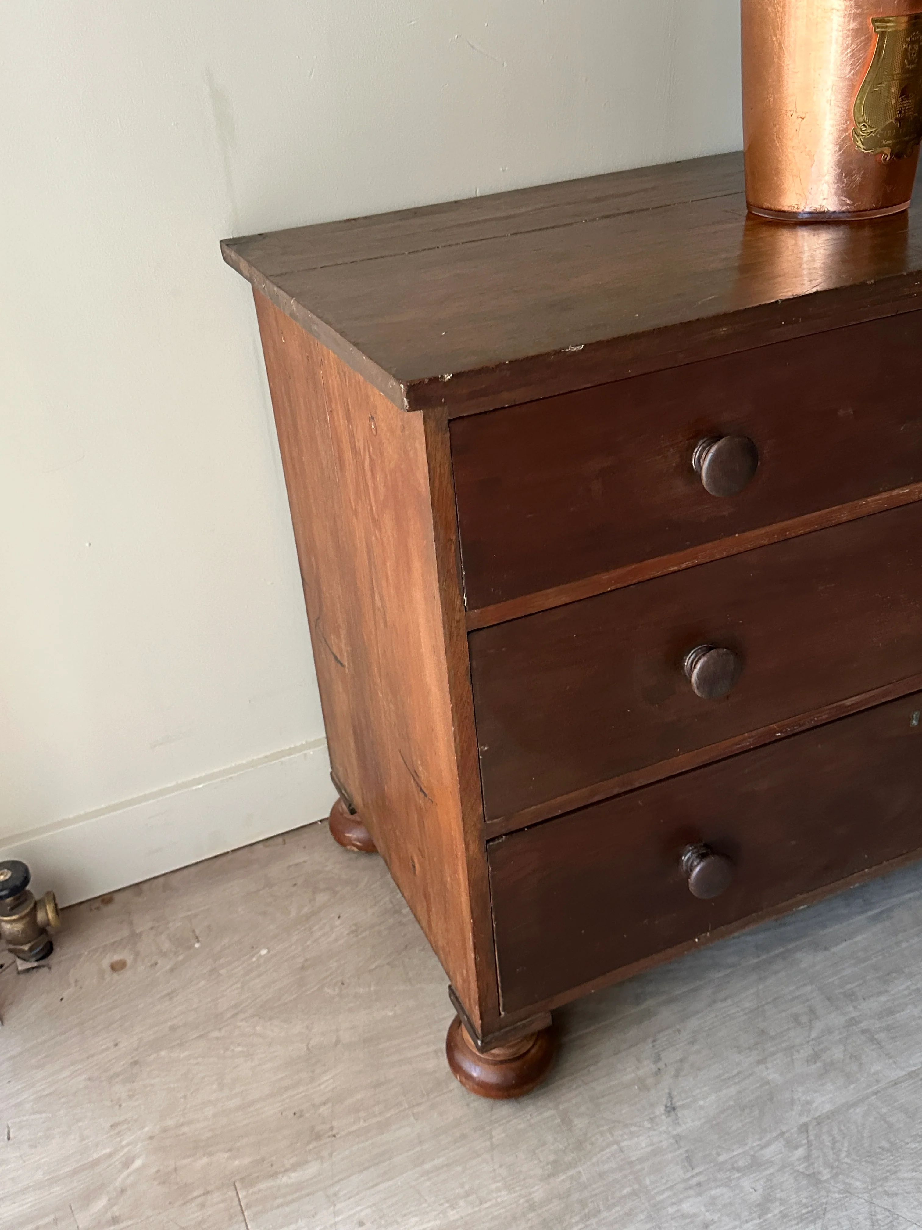 Pine ball foot dresser - Image 3