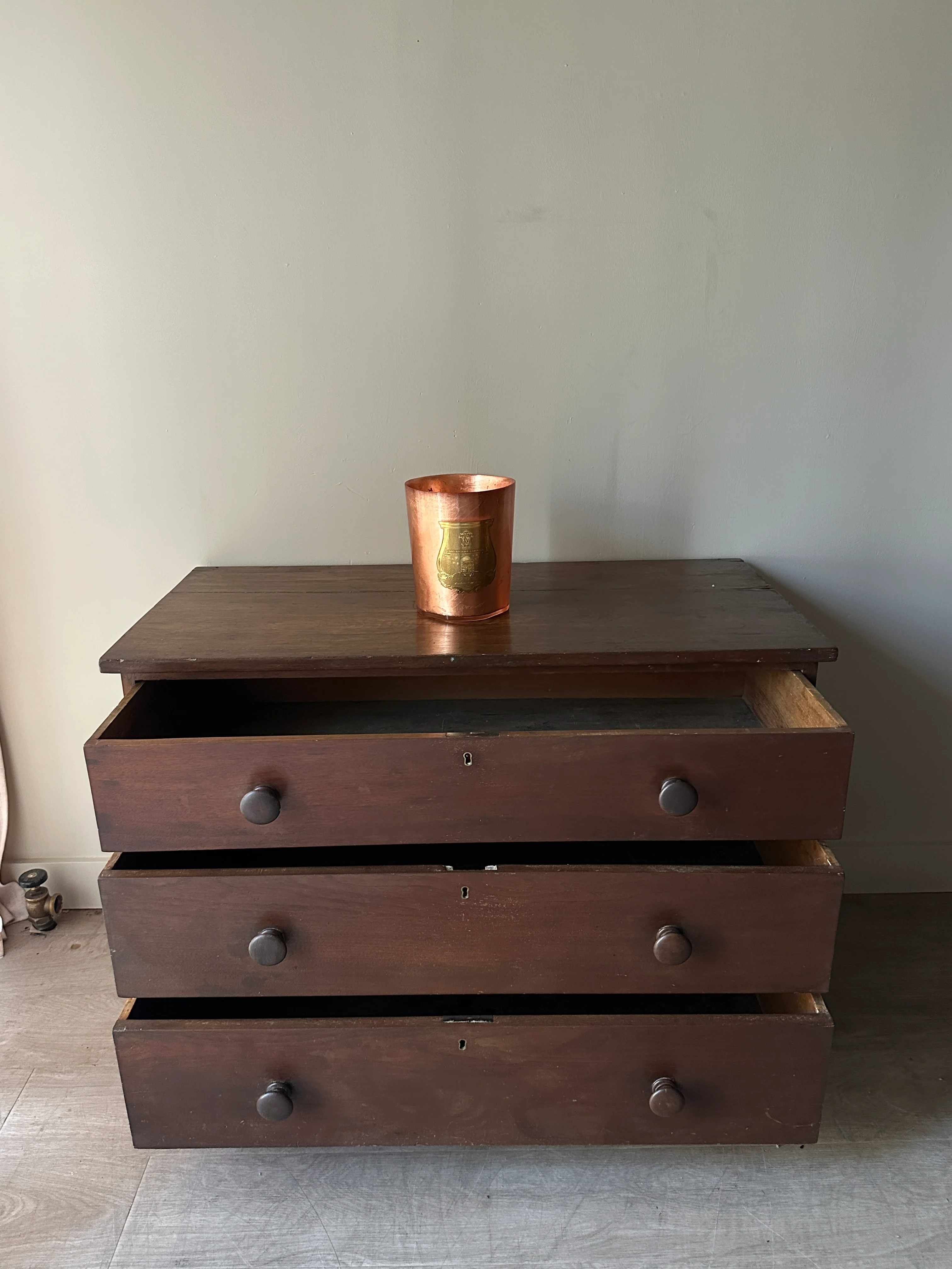 Pine ball foot dresser - Image 5