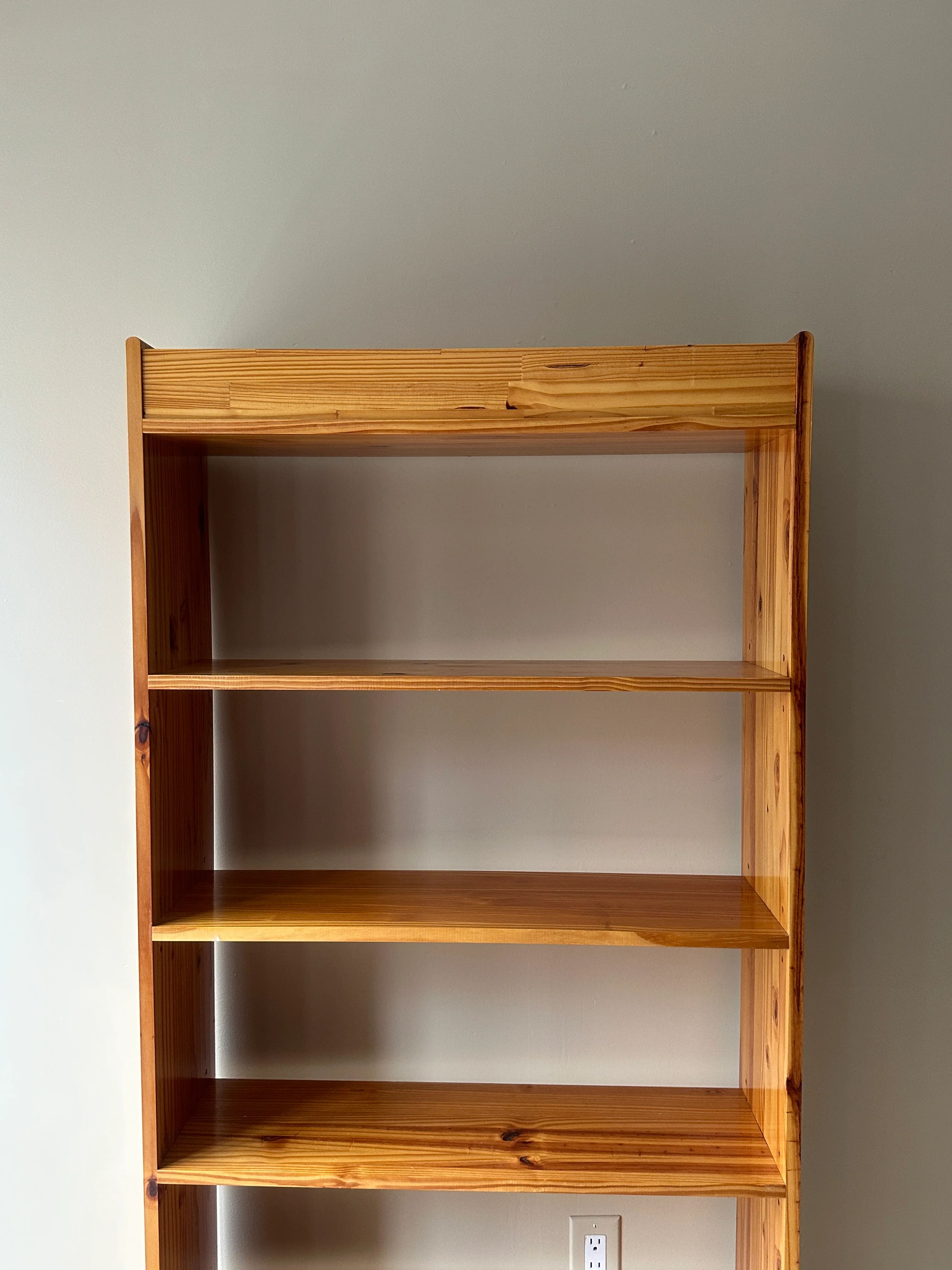 Pine bookshelf - Image 4