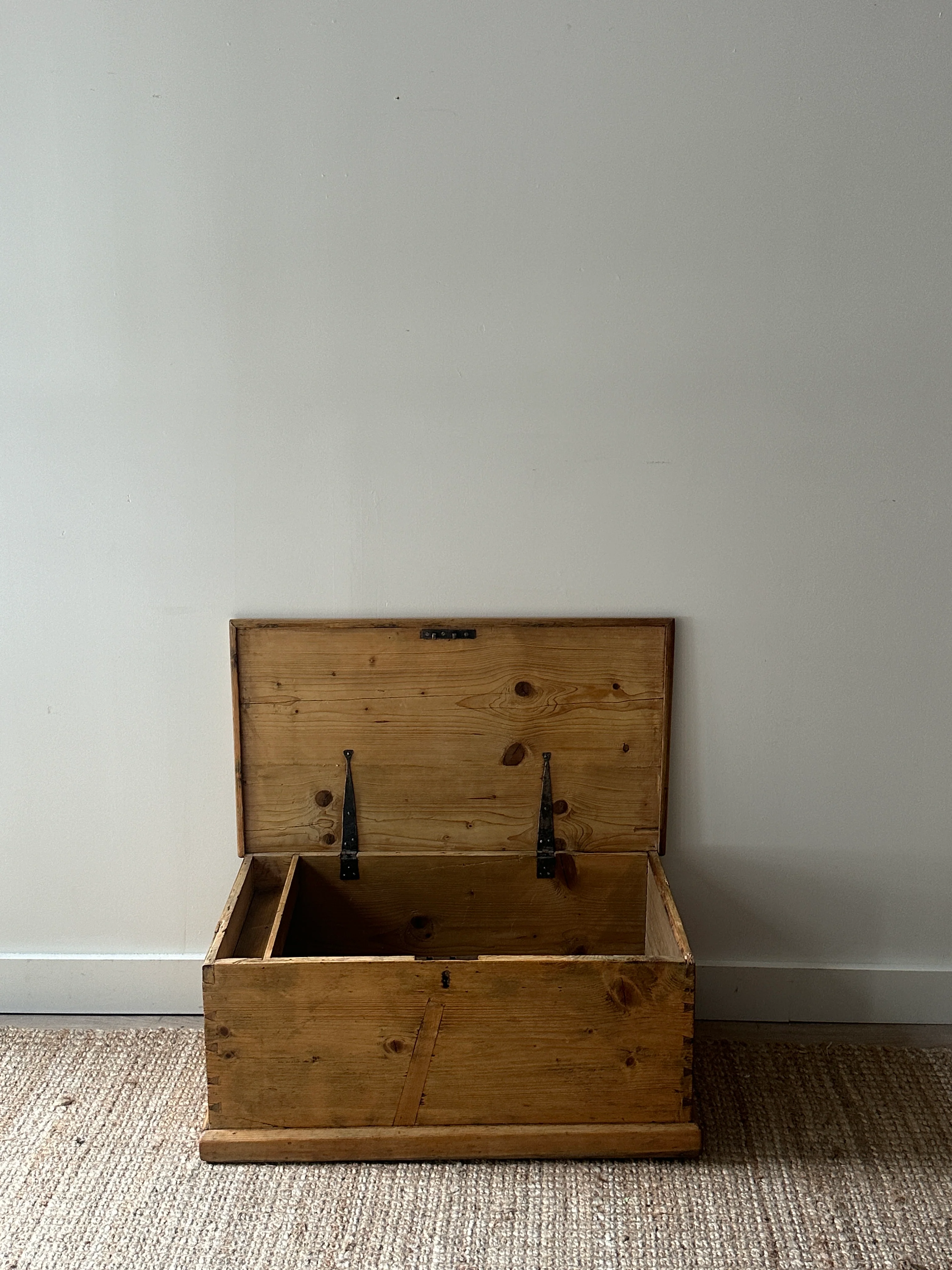 Pine chest - Image 3