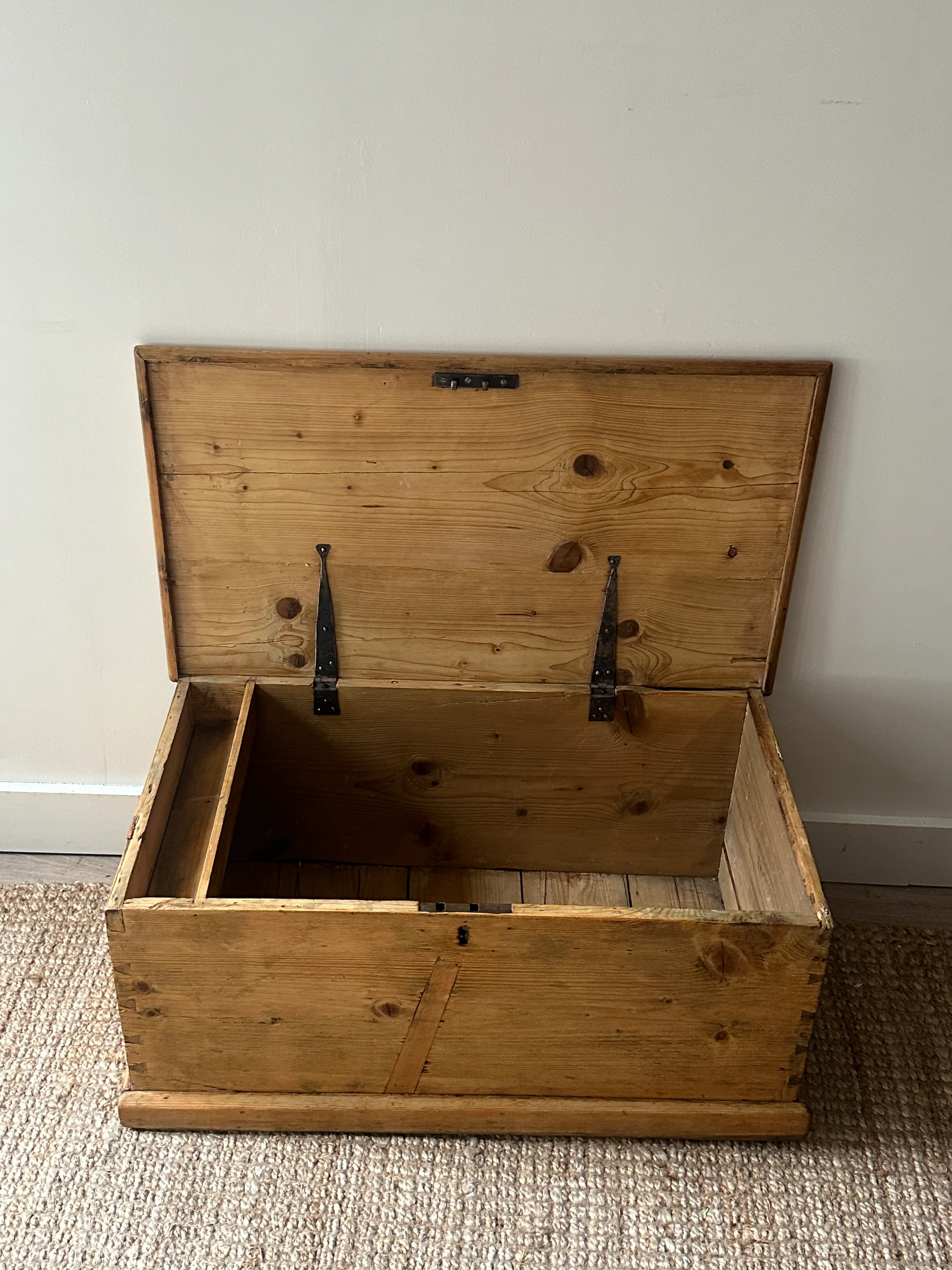 Pine chest - Image 4