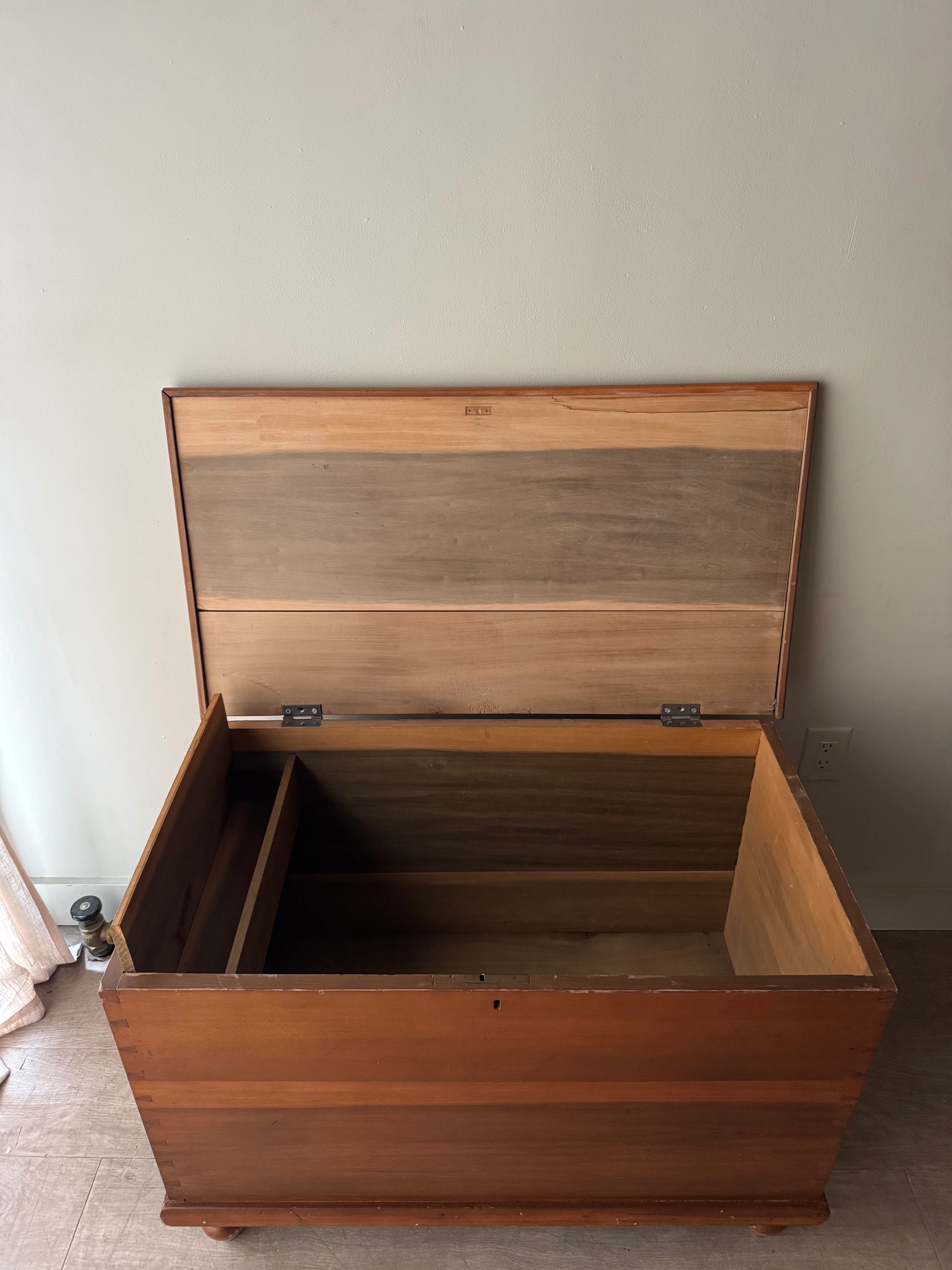 Pine Chest with Dovetailing - Image 4
