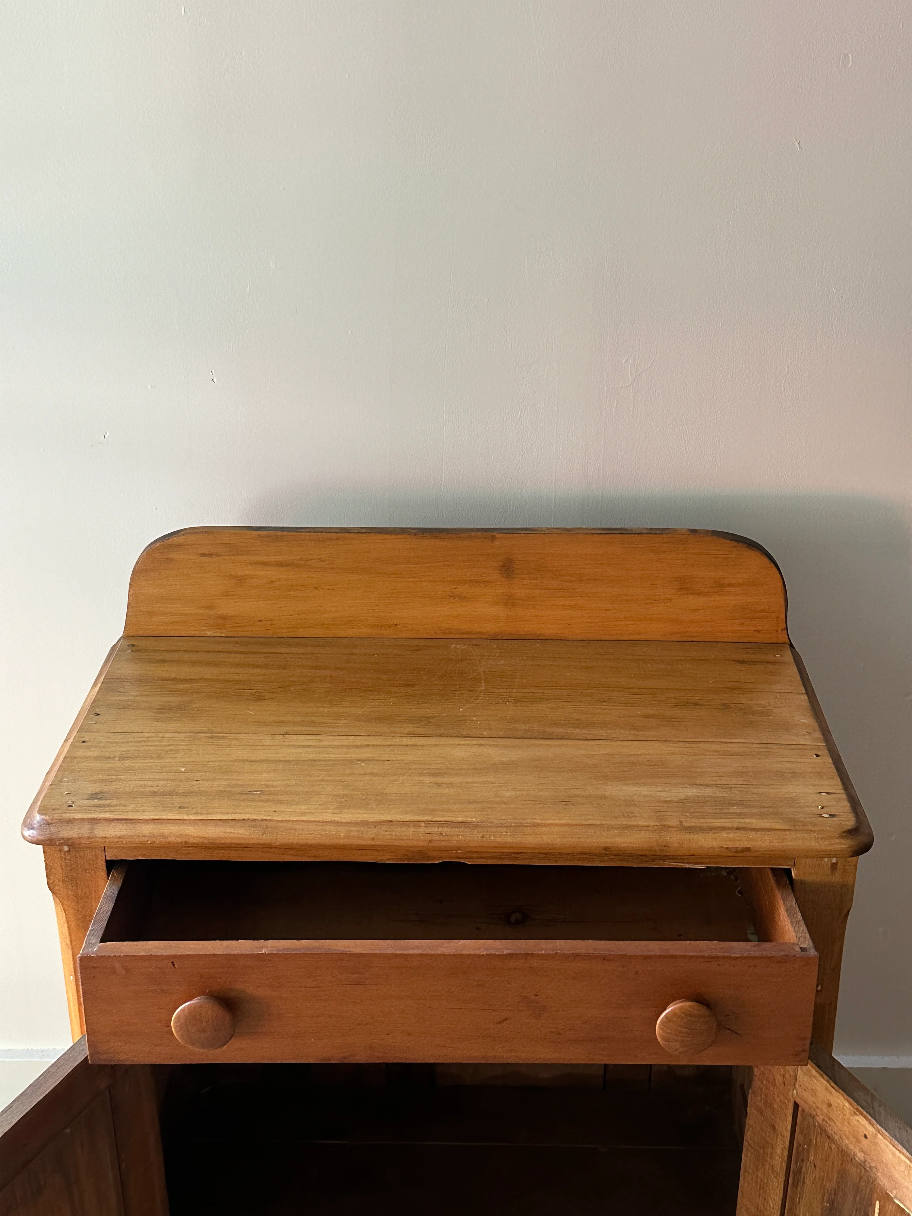Pine cupboard - Image 6