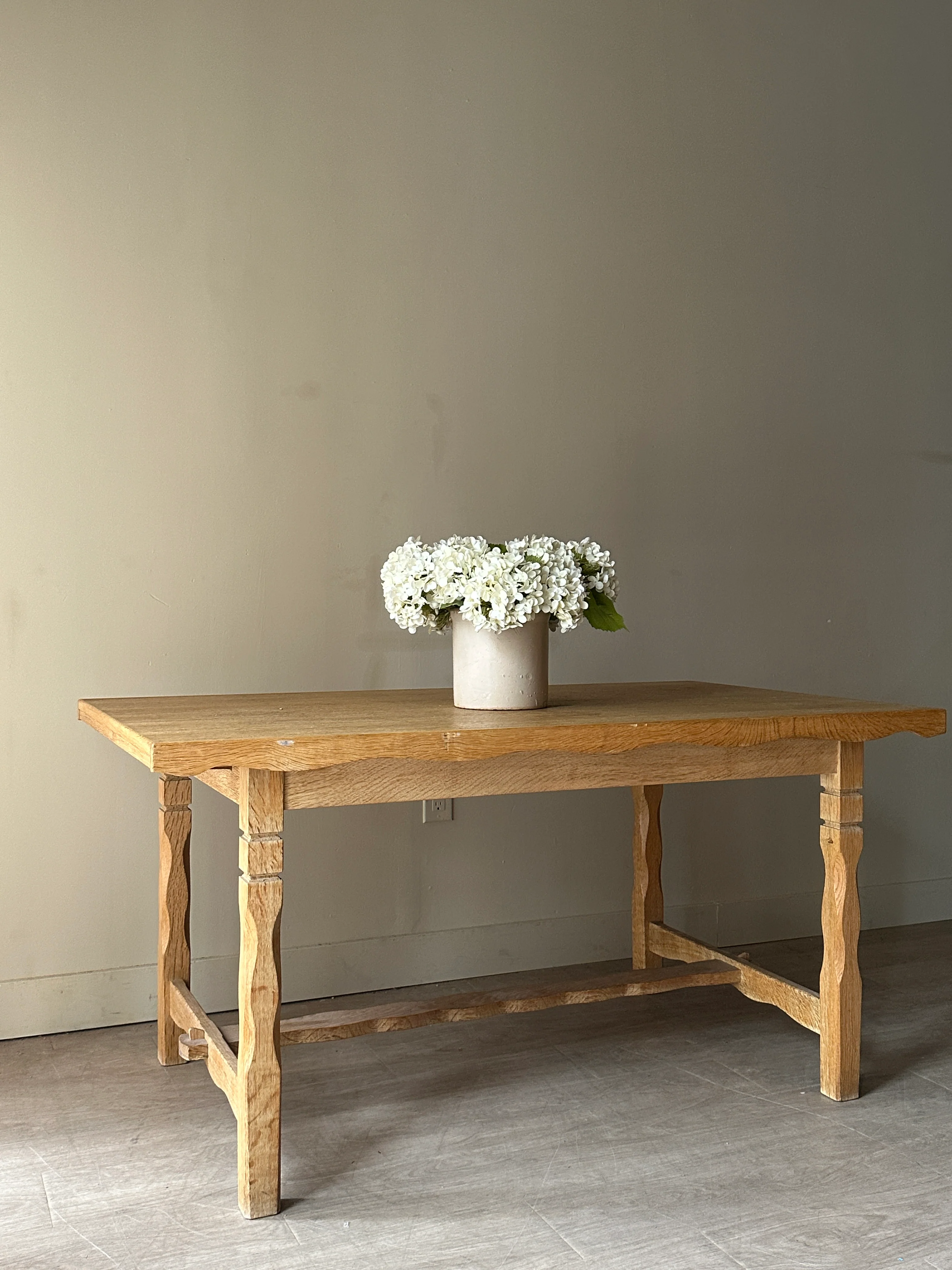 Pine dining table with extensions