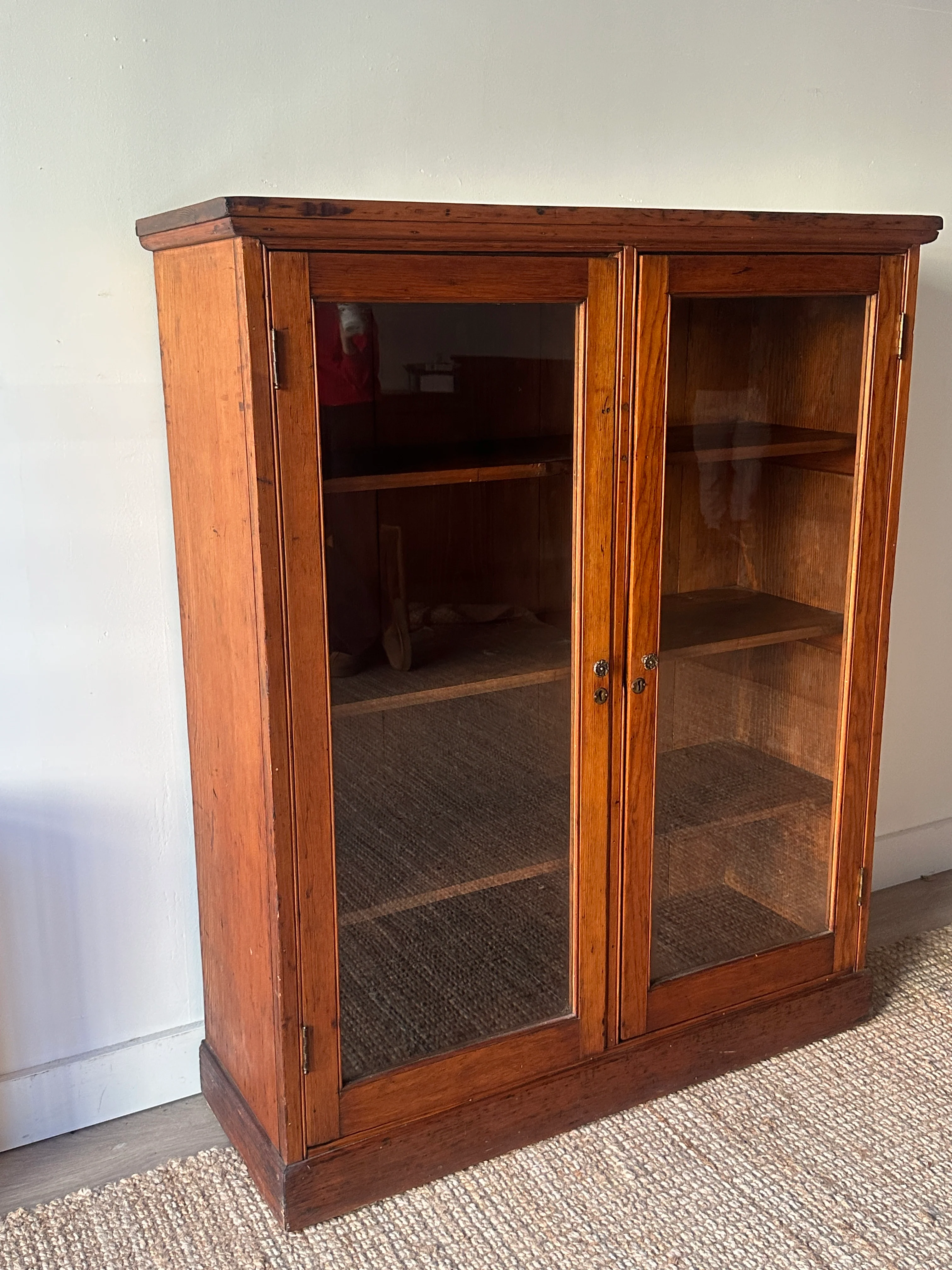 Pine display case - Image 2