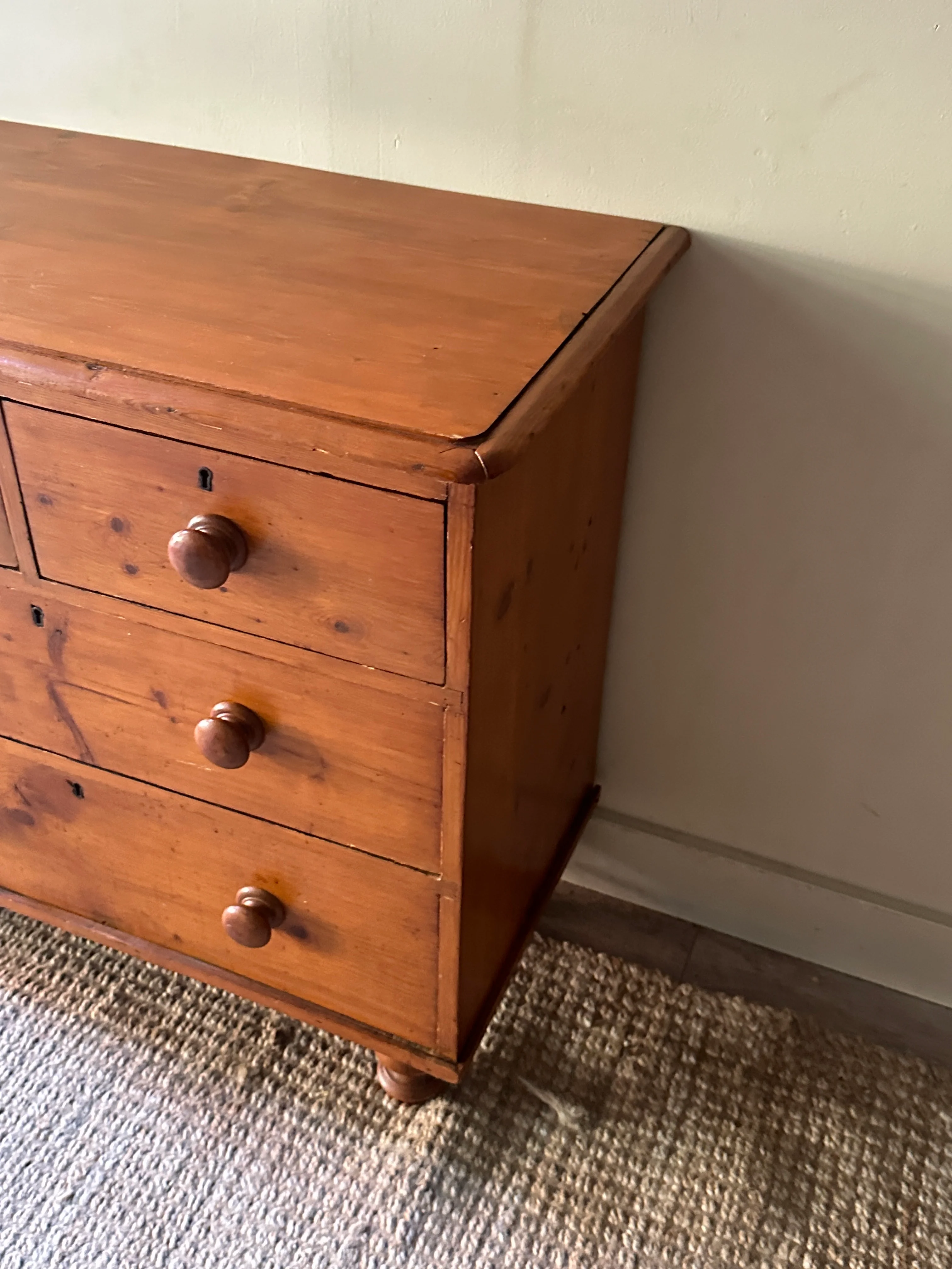 Pine dresser - Image 3