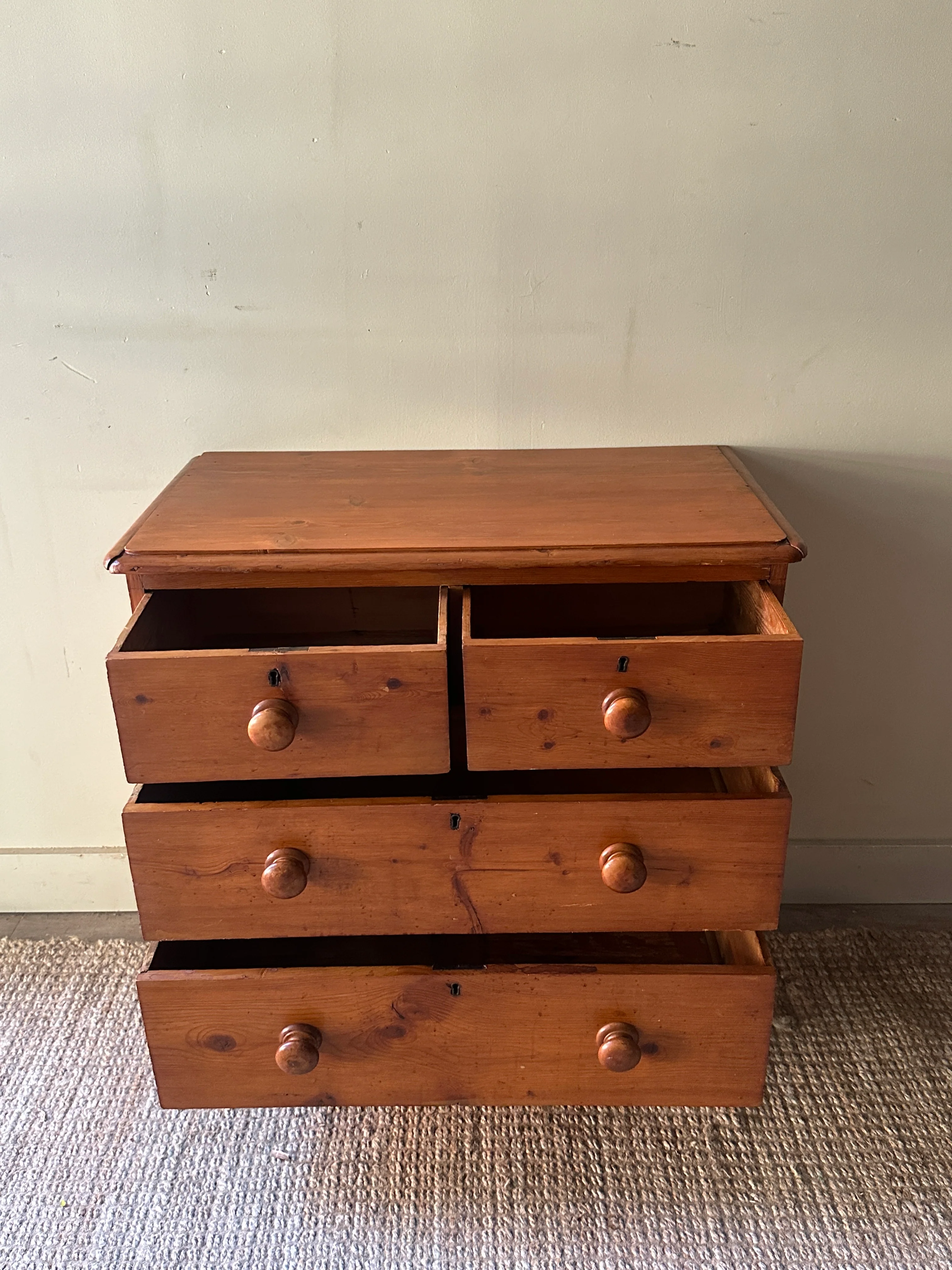 Pine dresser - Image 4