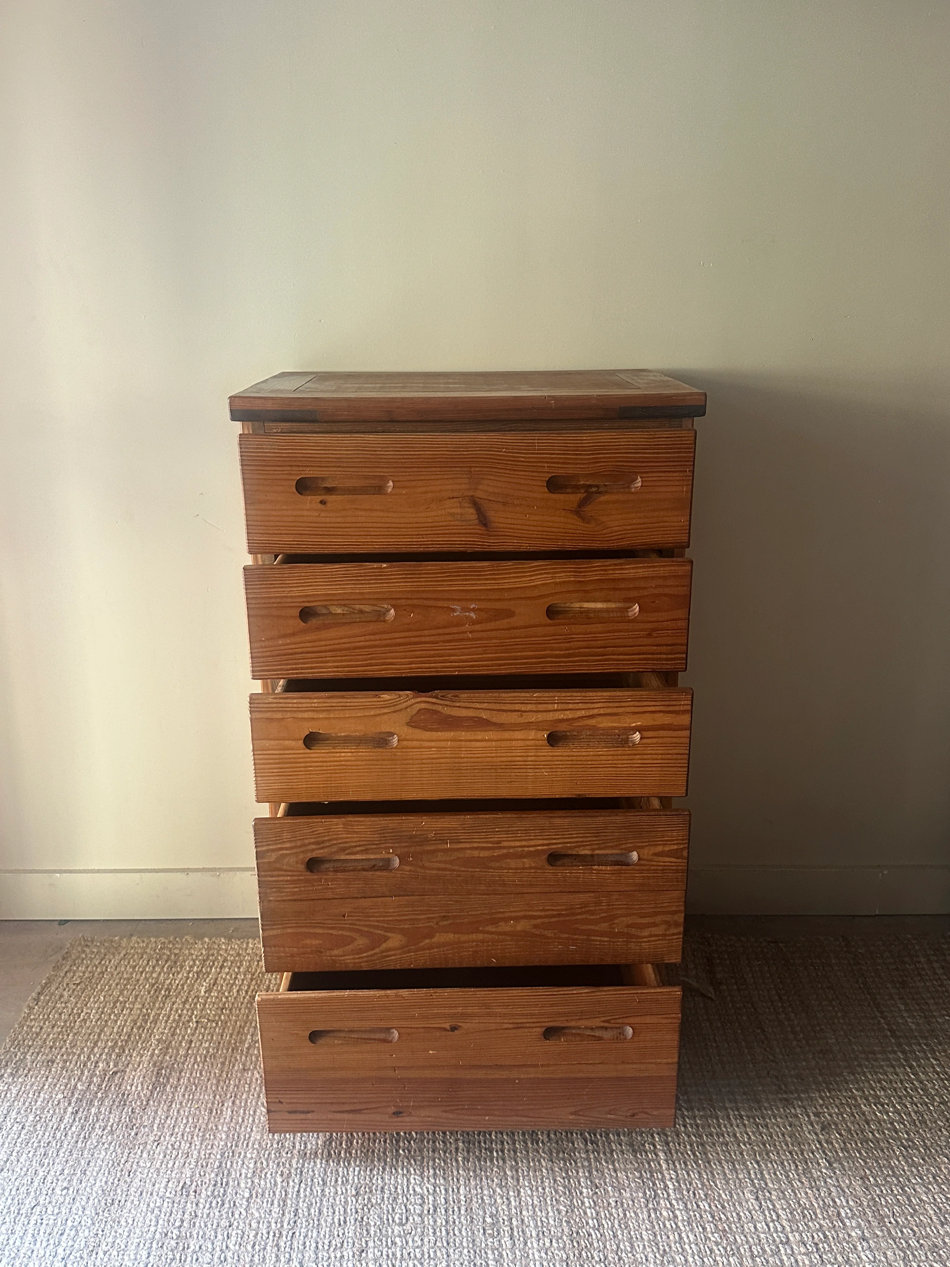 Pine dresser - Image 5