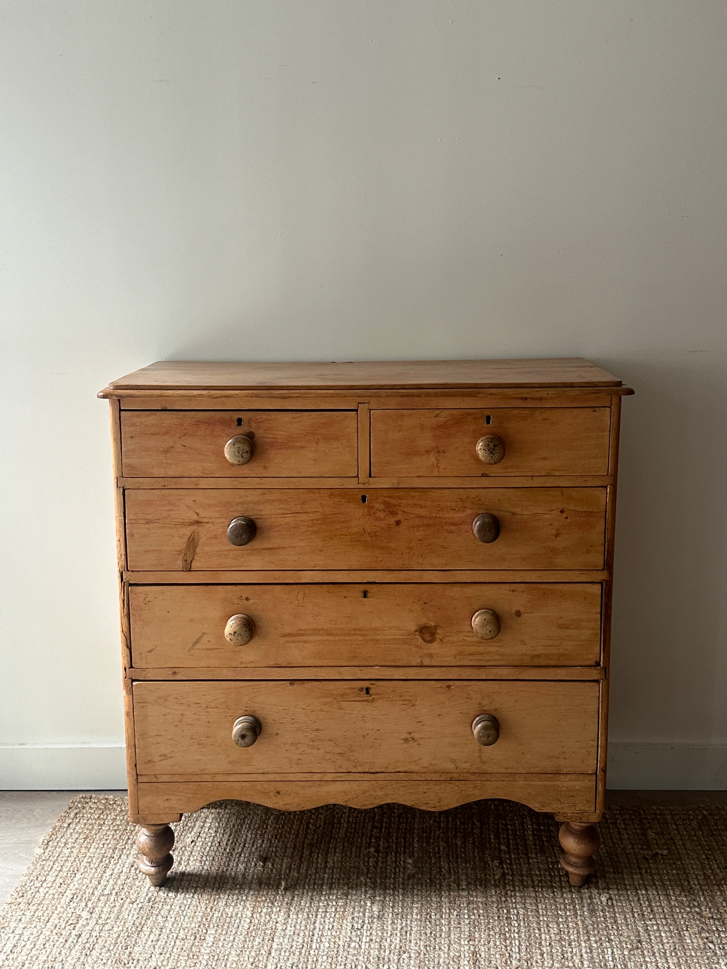 Pine dresser - Image 2