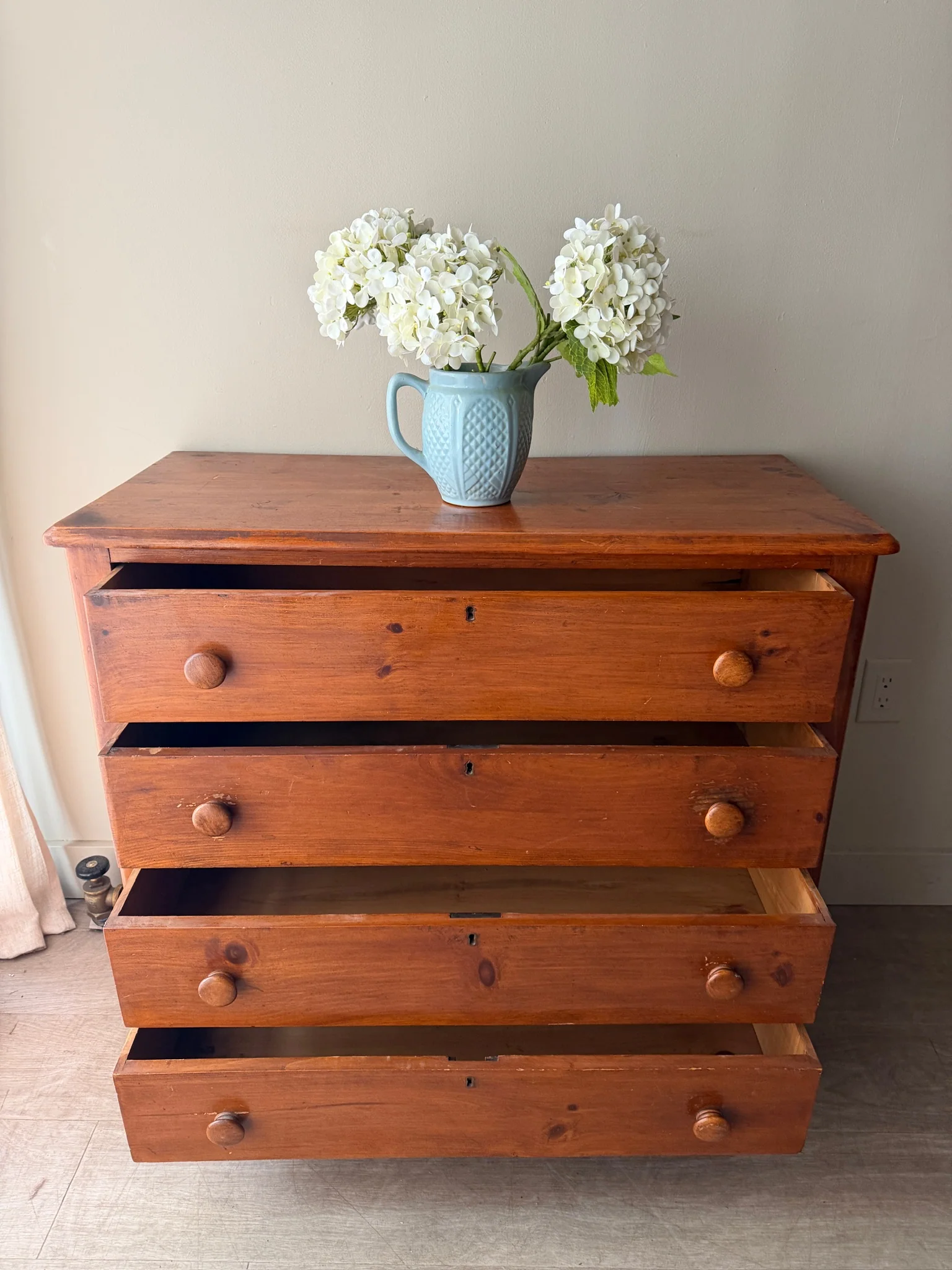 Pine dresser - Image 4