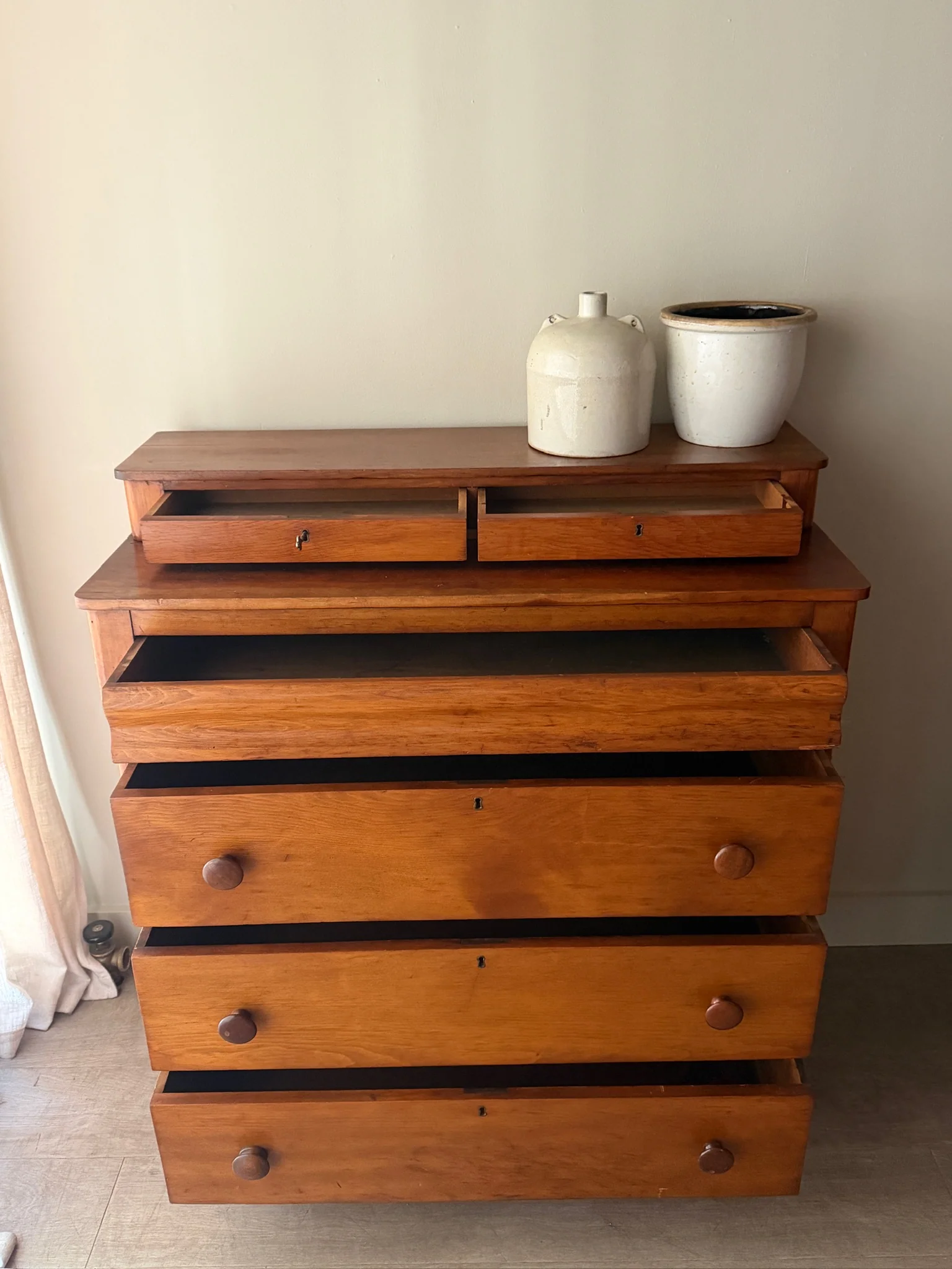 Pine dresser - Image 6