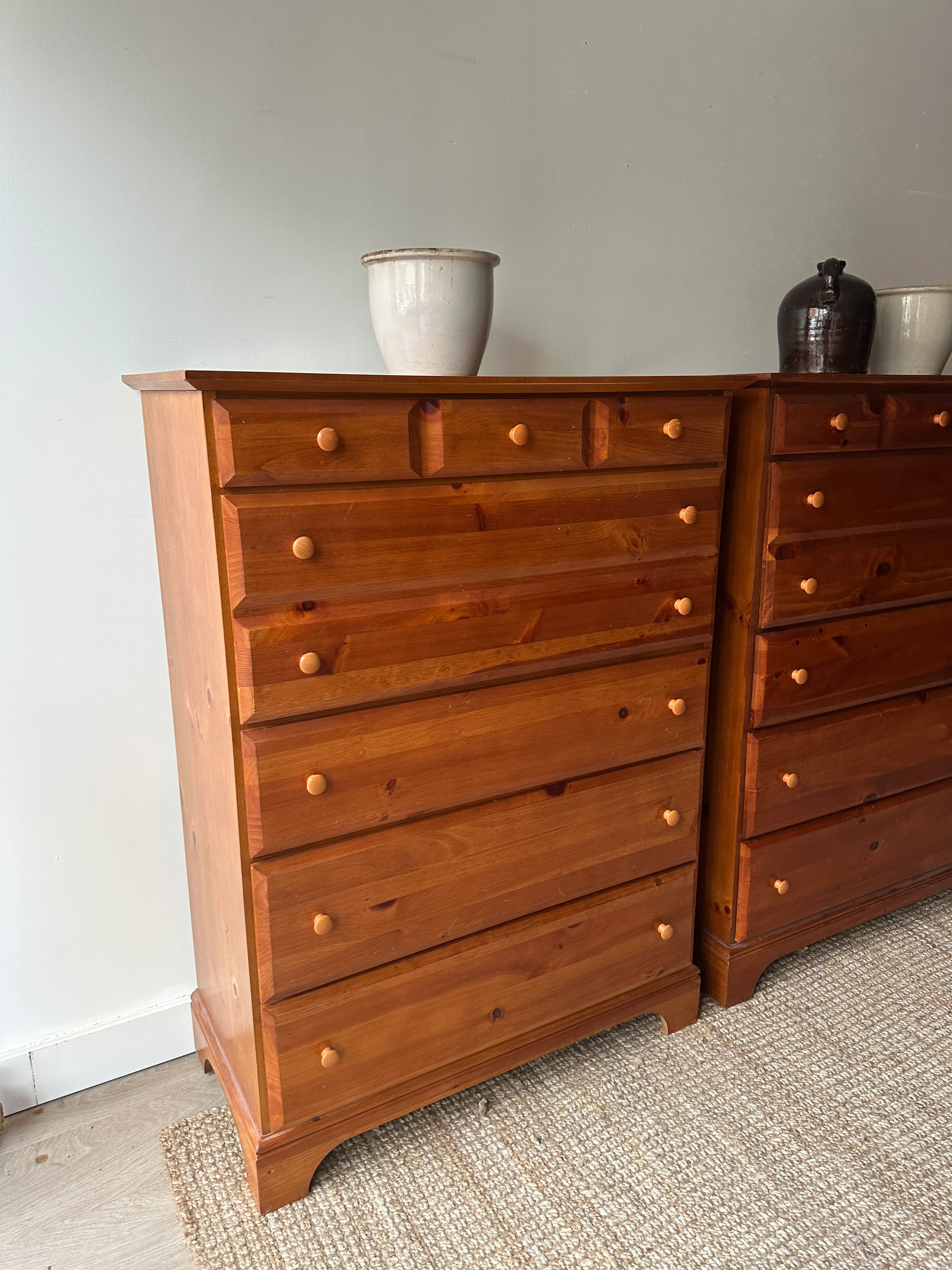 Pine dresser right - Image 2