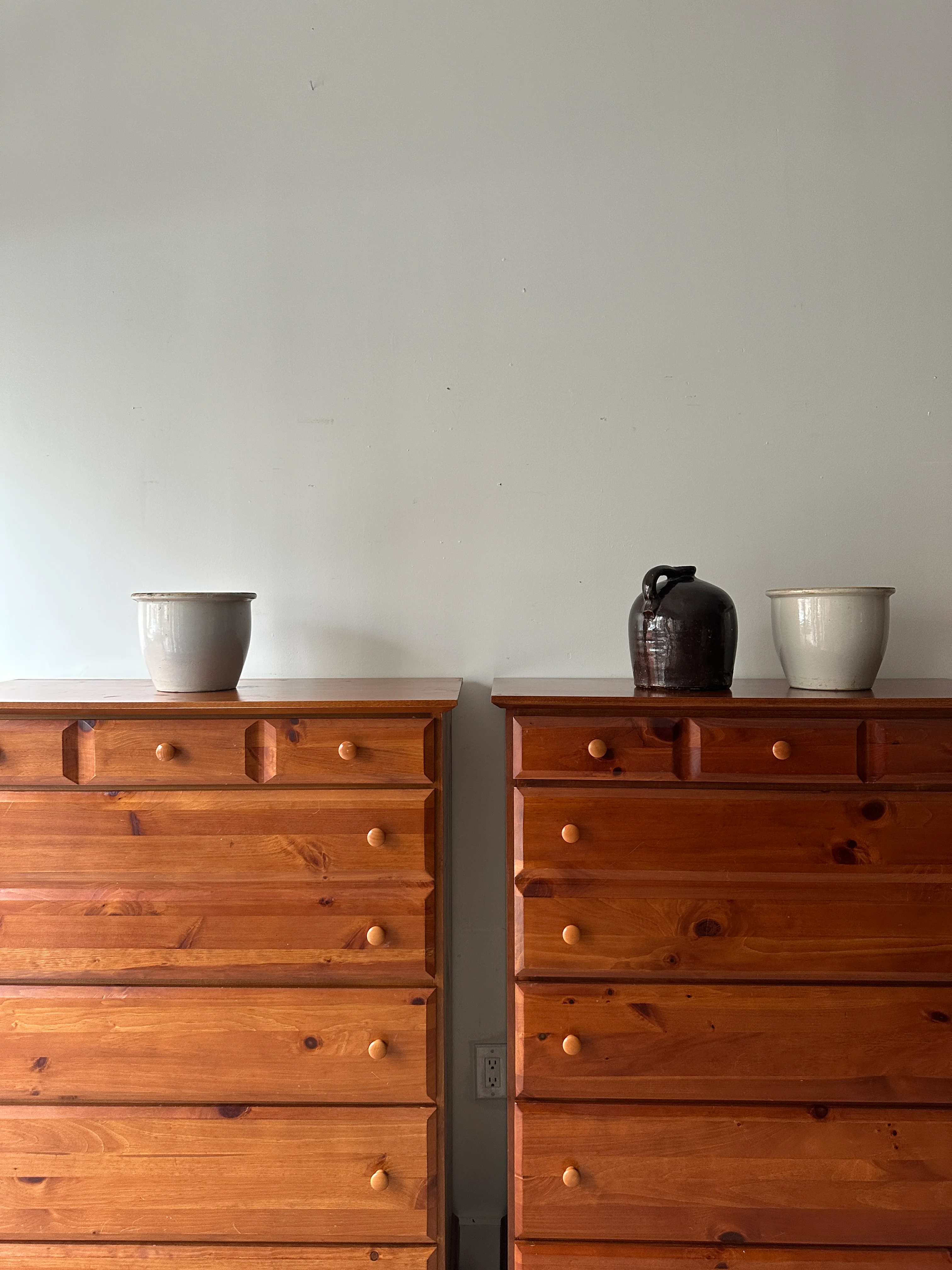 Pine dresser right - Image 4