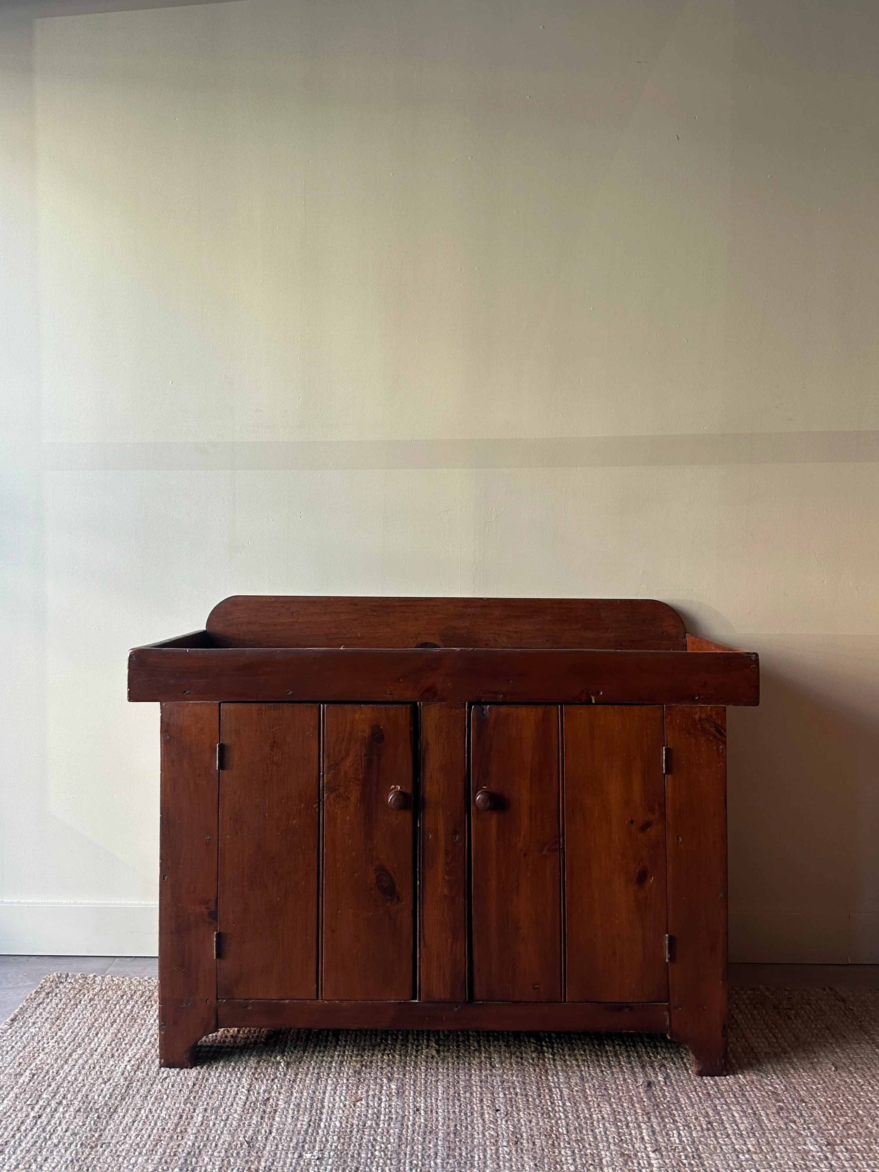 Pine dry sink