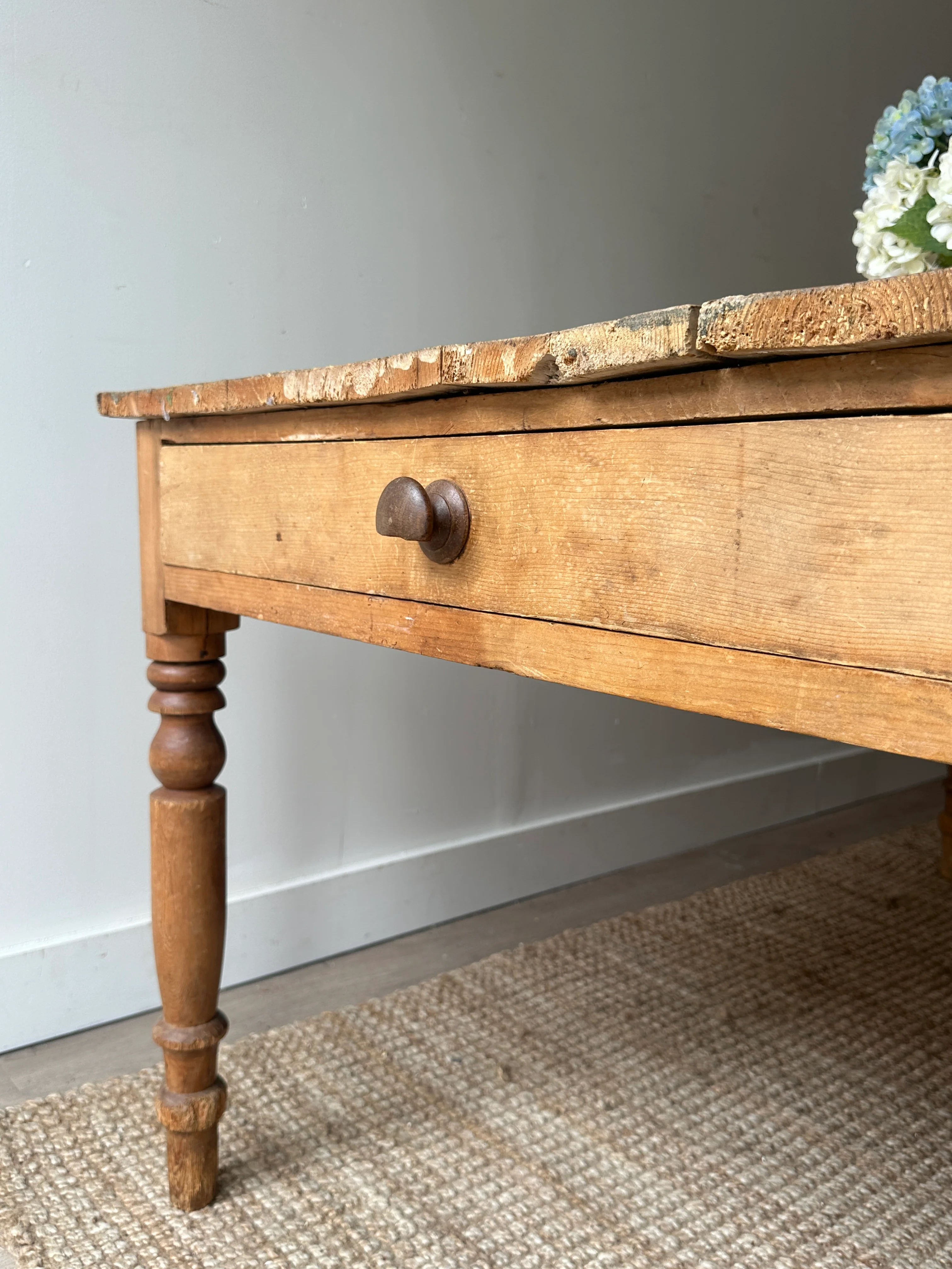 Pine farmhouse dining table - Image 8