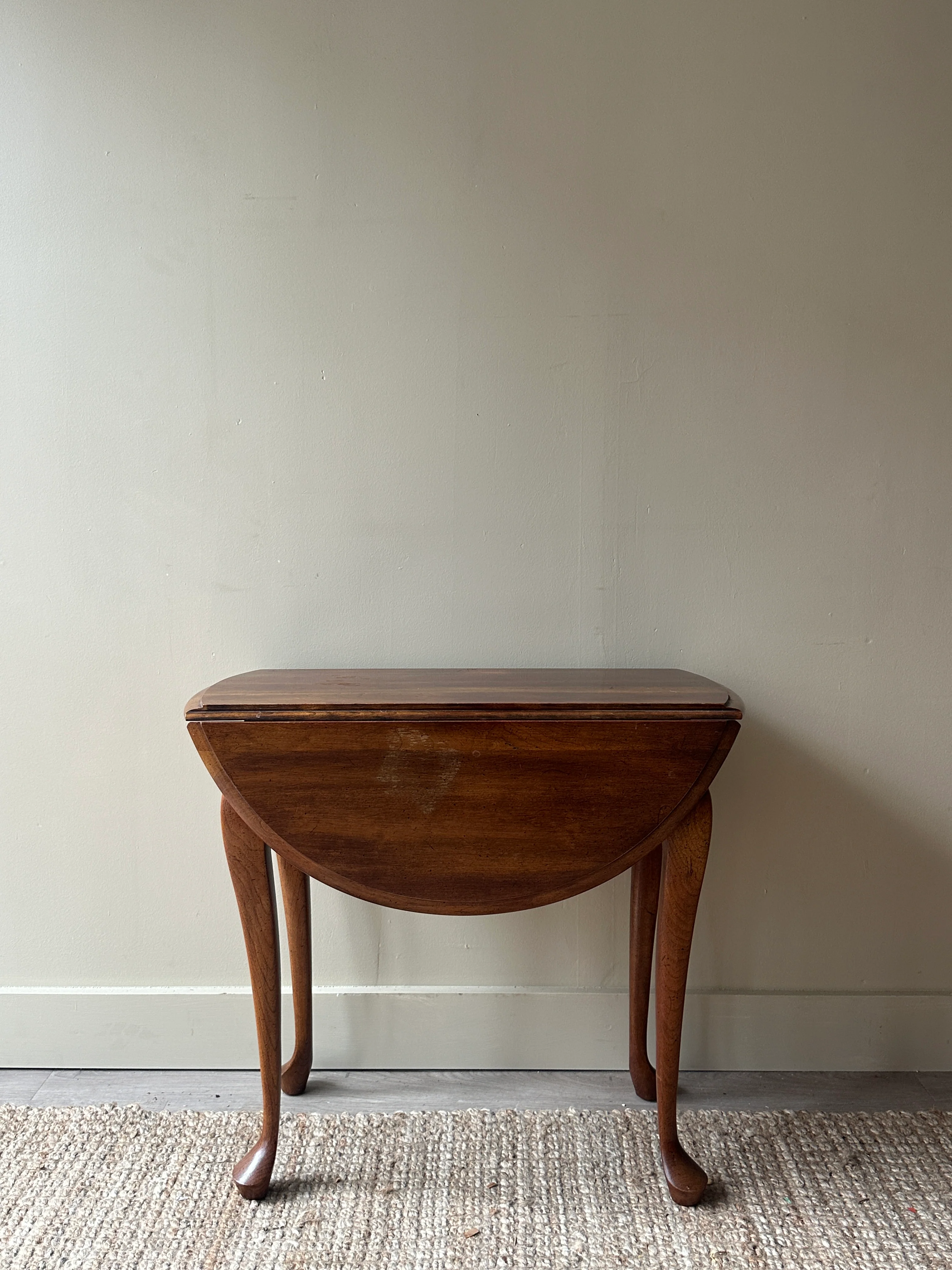 Pine Queen Anne side table