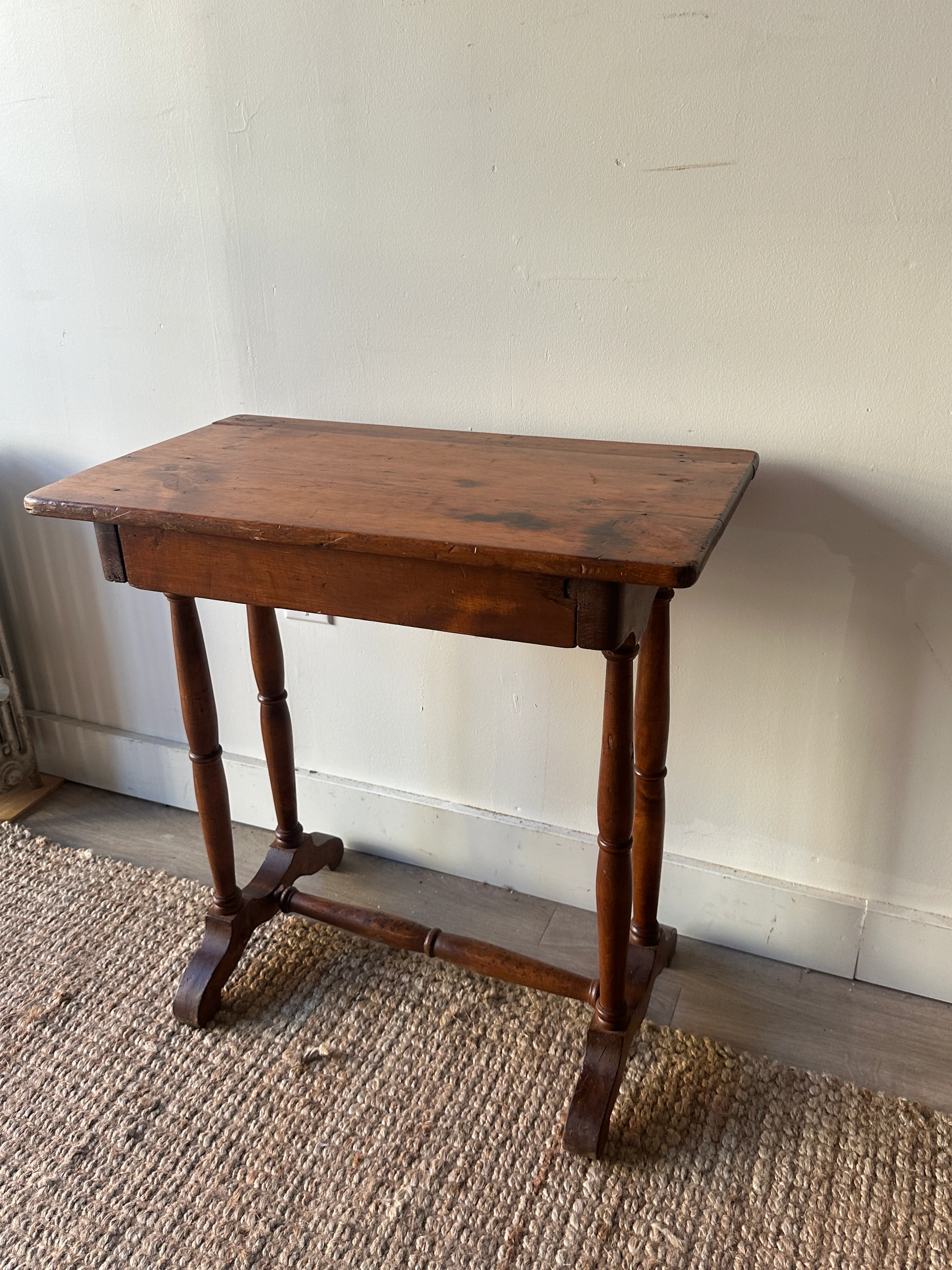 Pine side table - Image 3