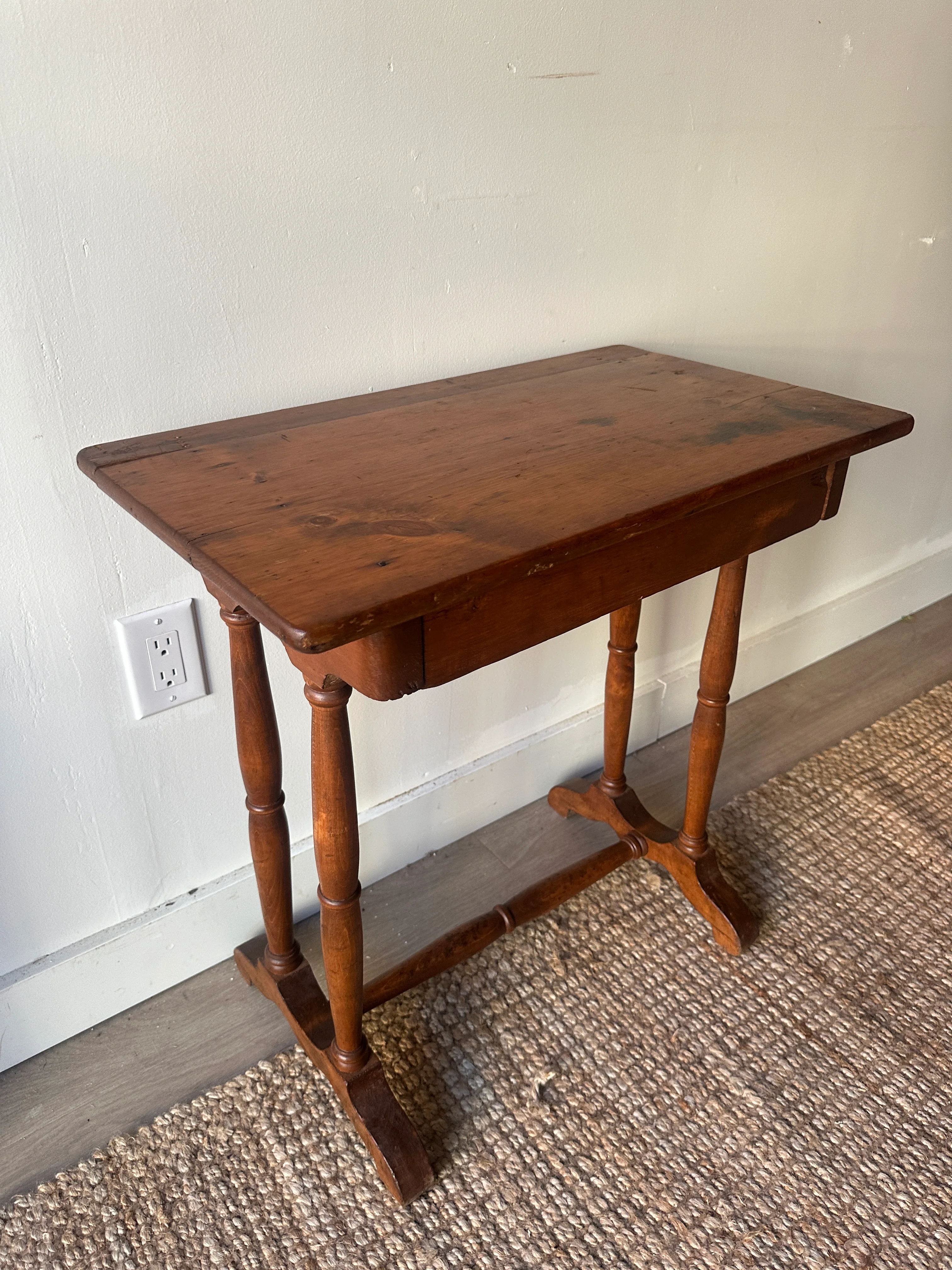 Pine side table - Image 5