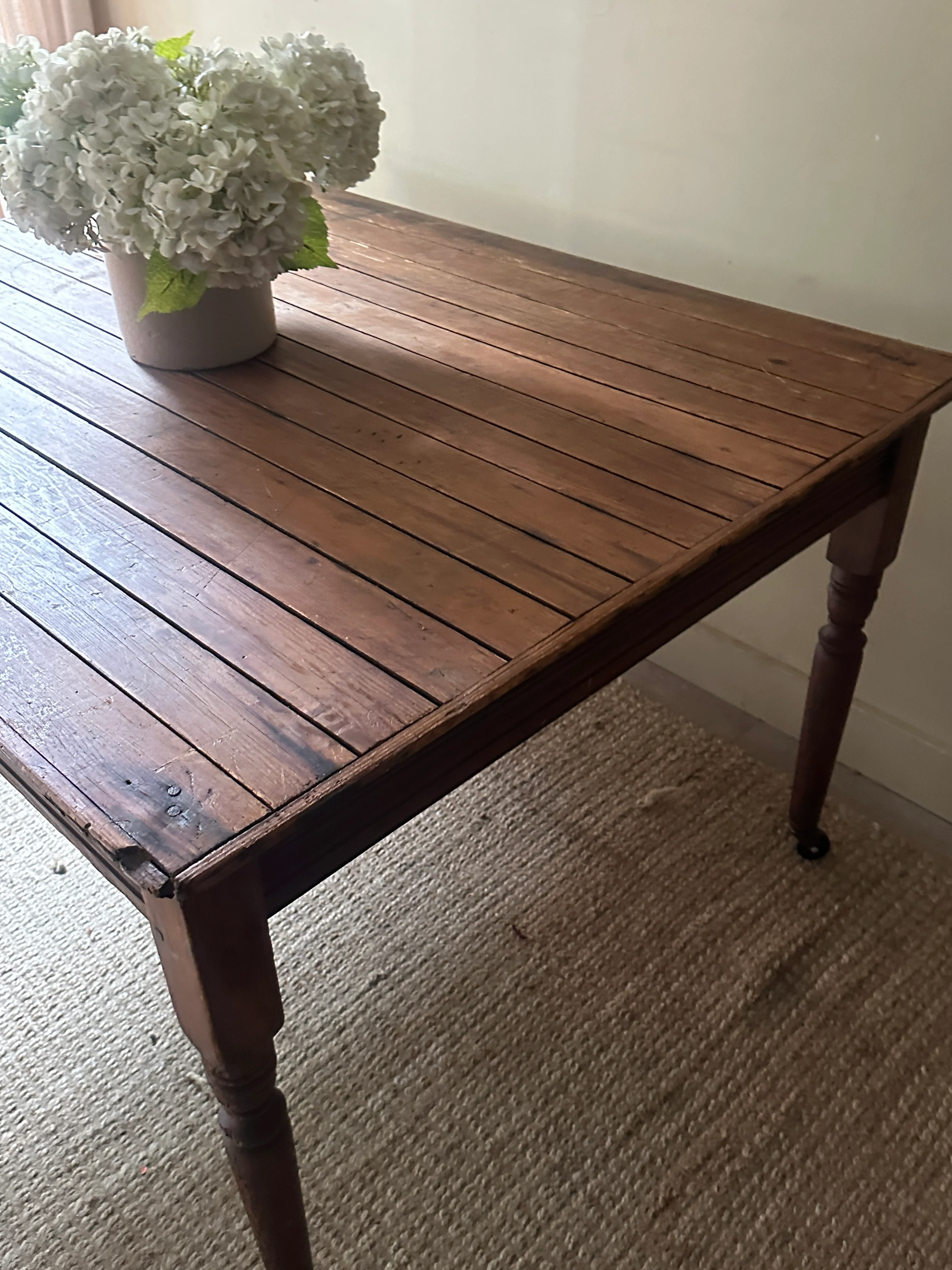 Pine slatted dining table - Image 4
