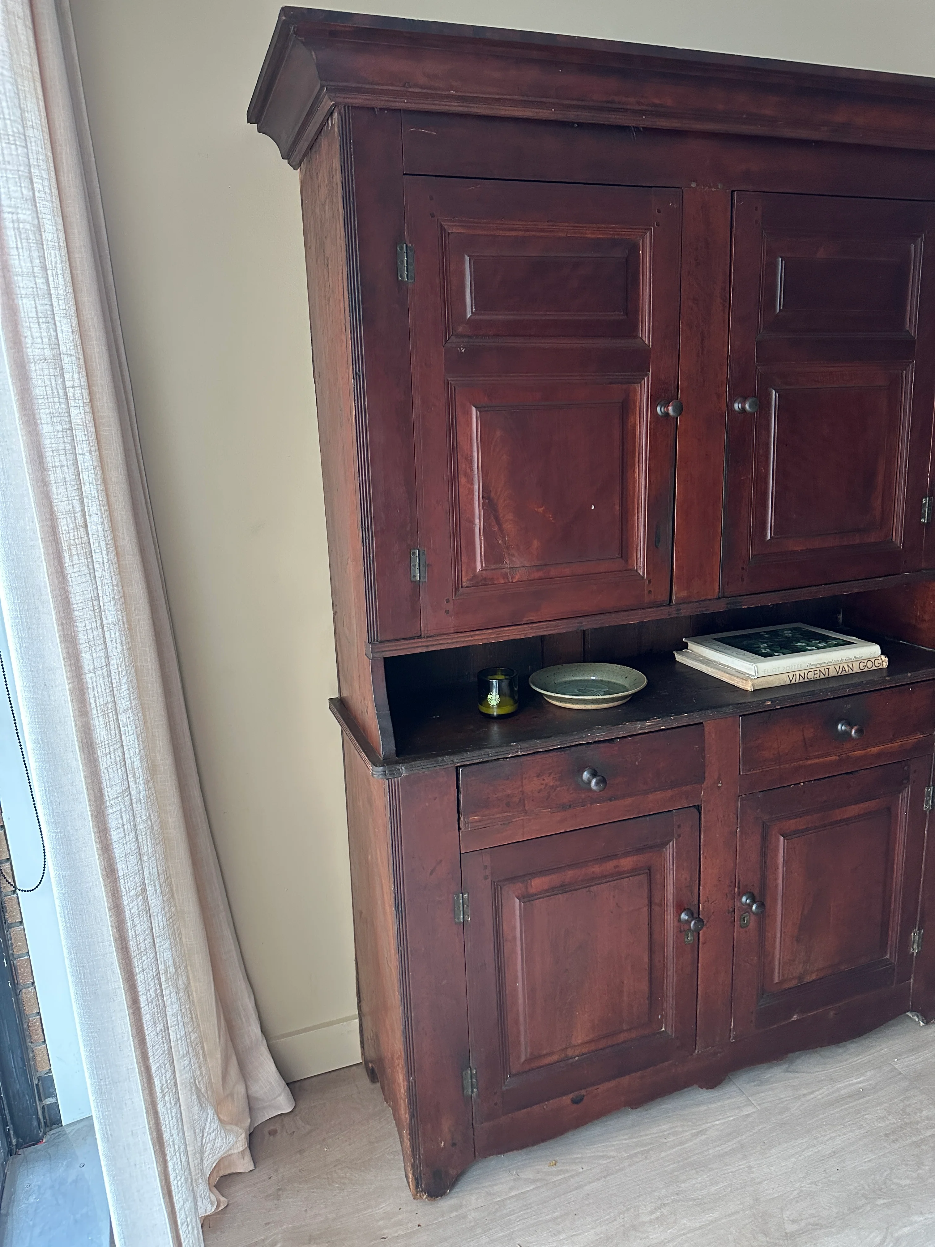 Pine step back hutch - Image 2