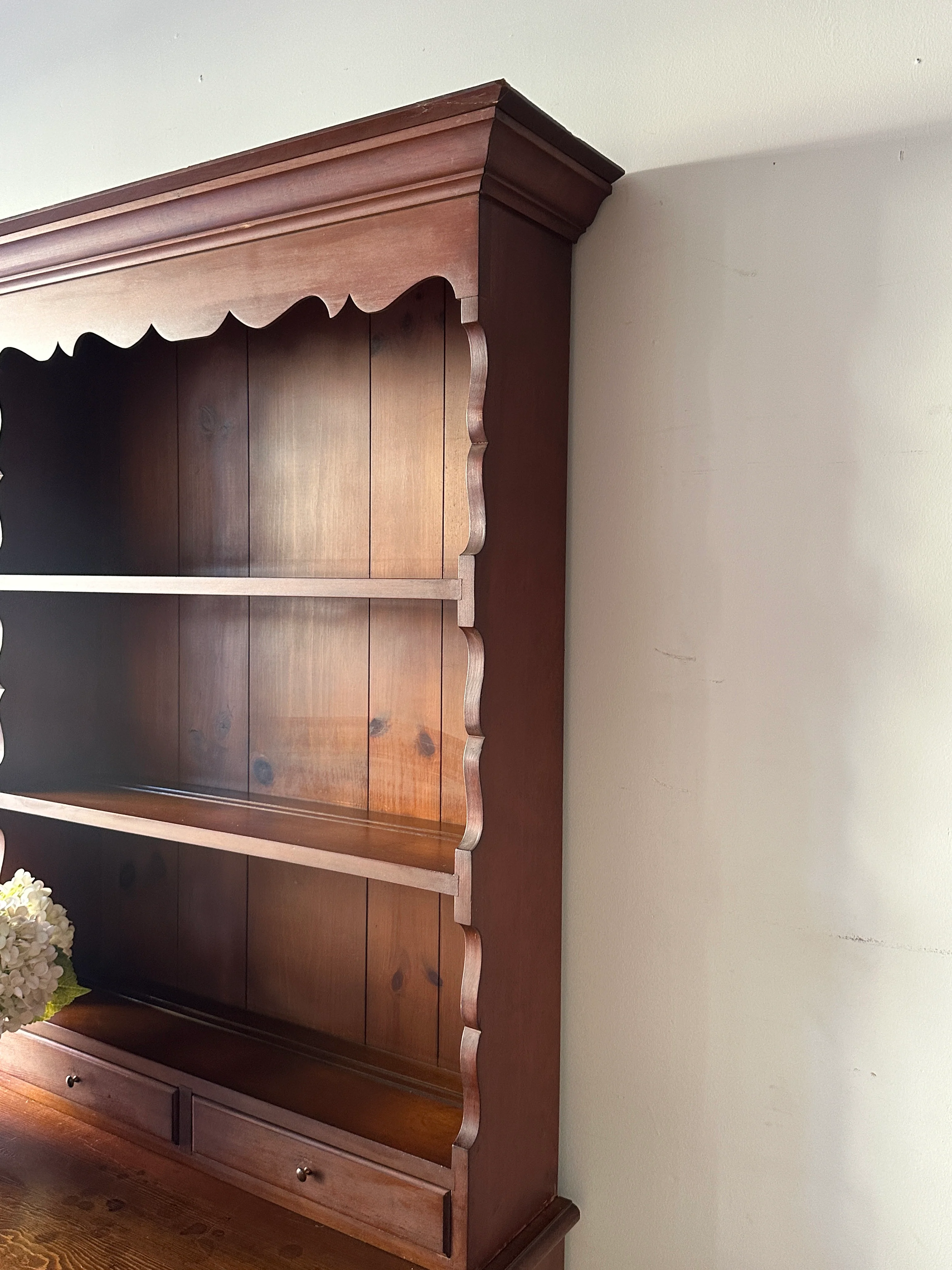 Pine step back hutch - Image 4