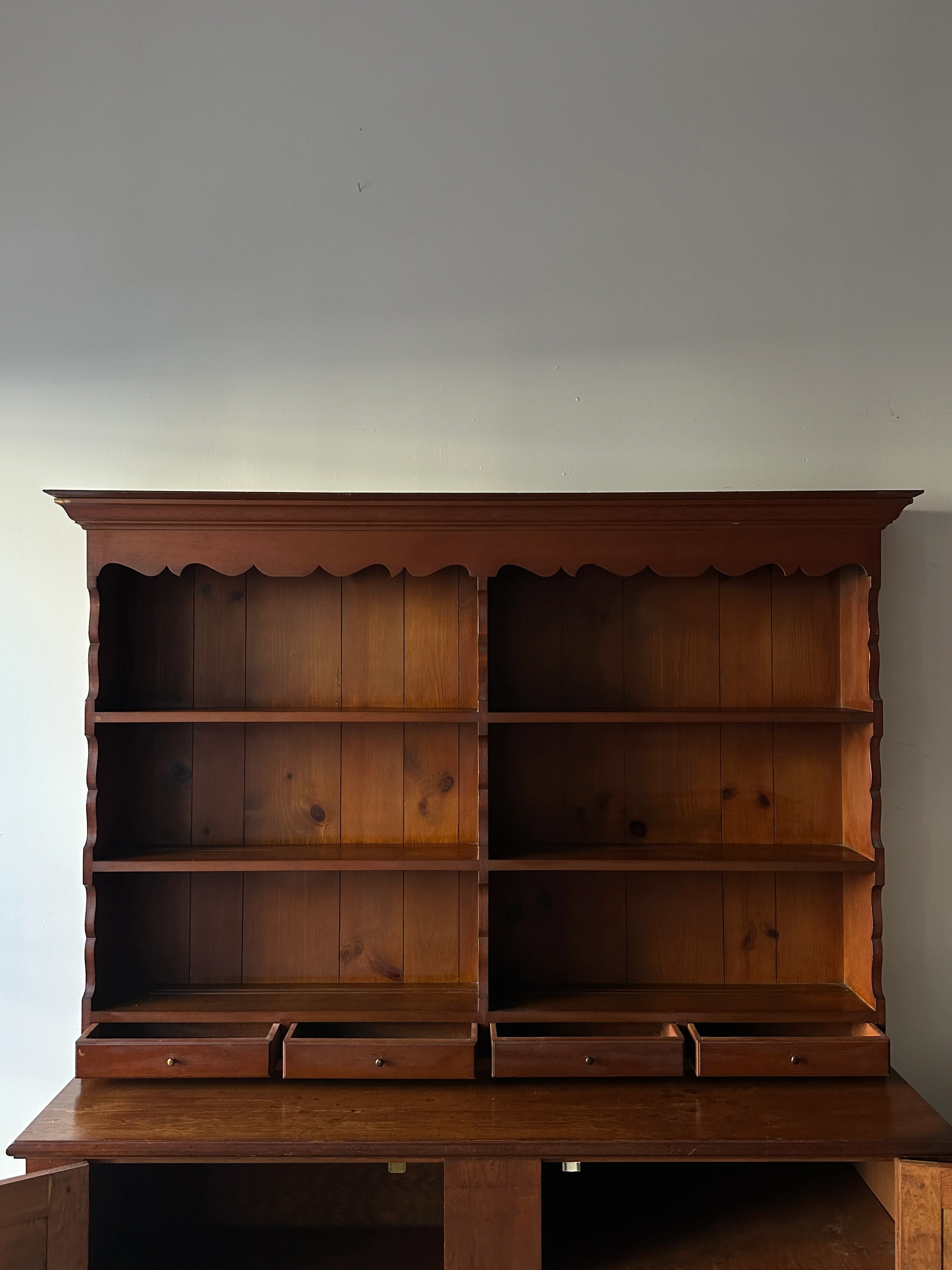 Pine step back hutch - Image 7