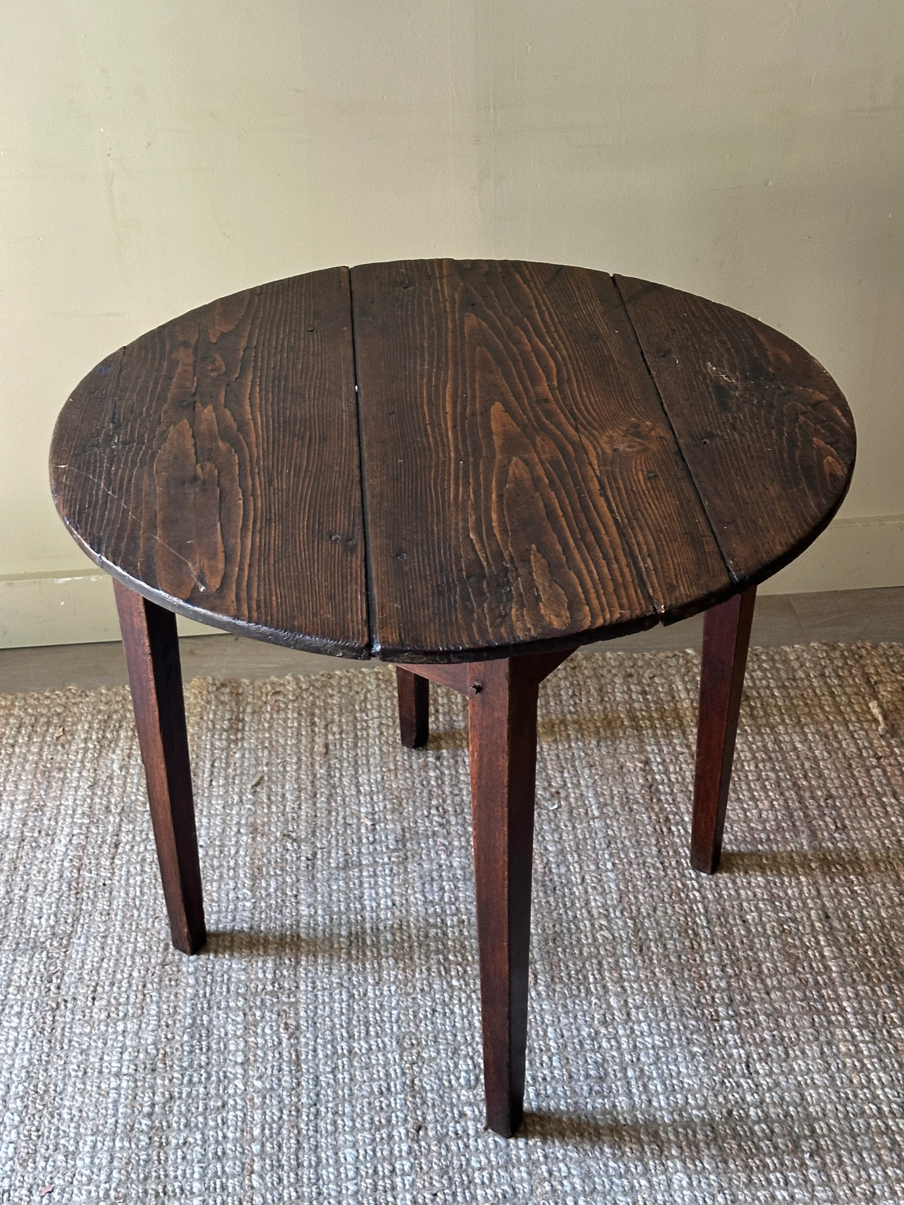 Pine tavern table - Image 3