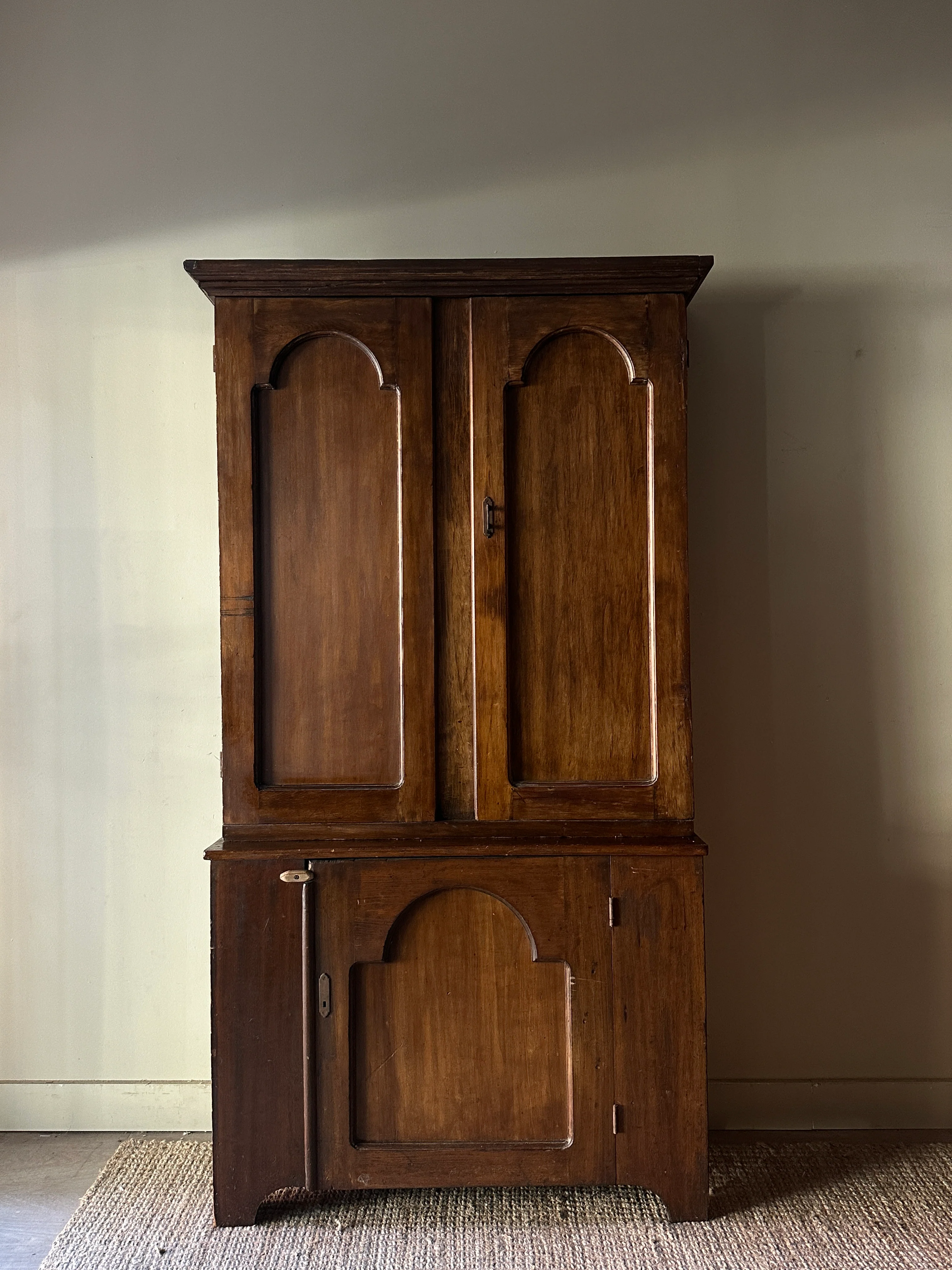 Pine two piece hutch