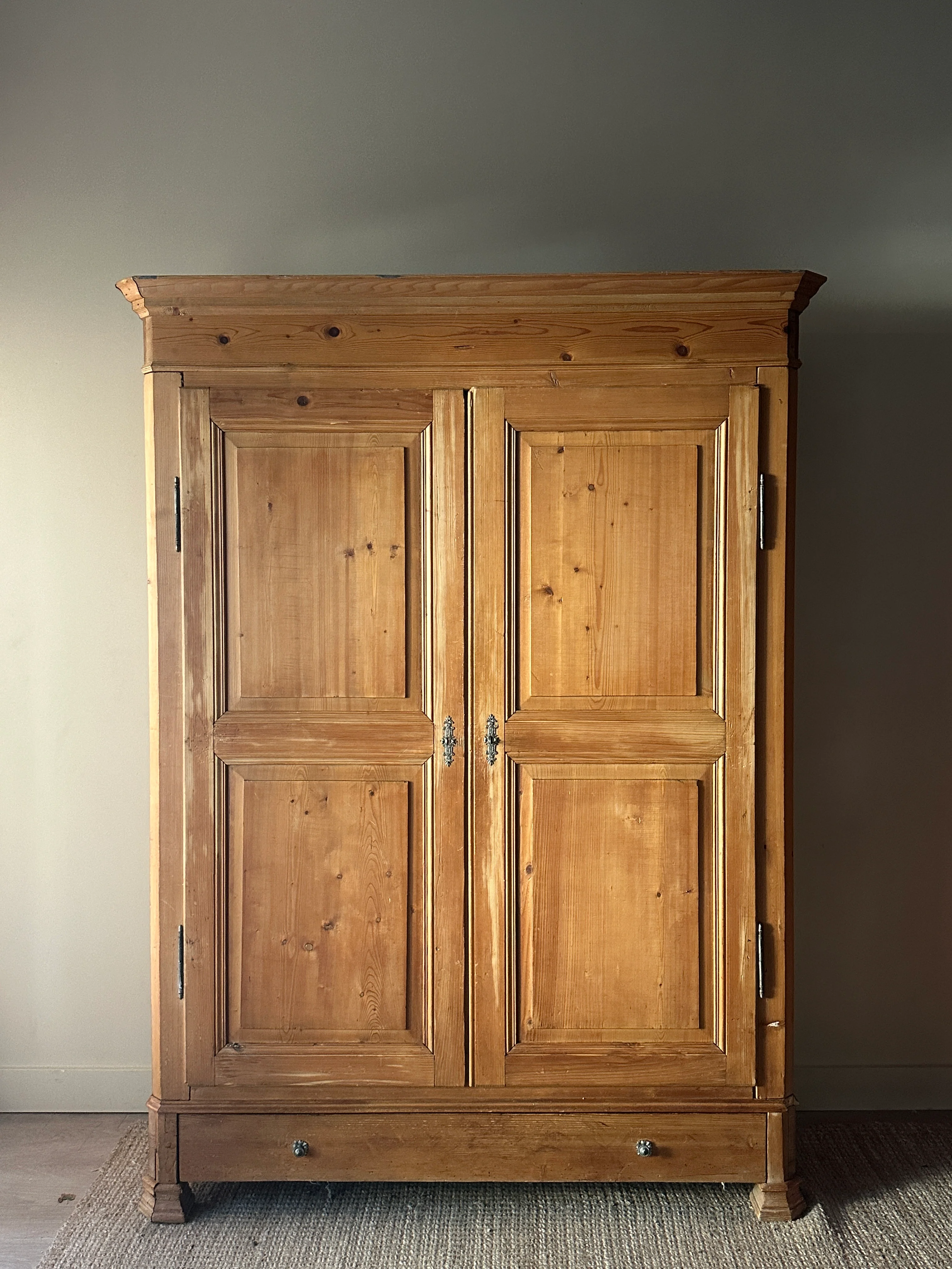 Pine cupboard - Image 4