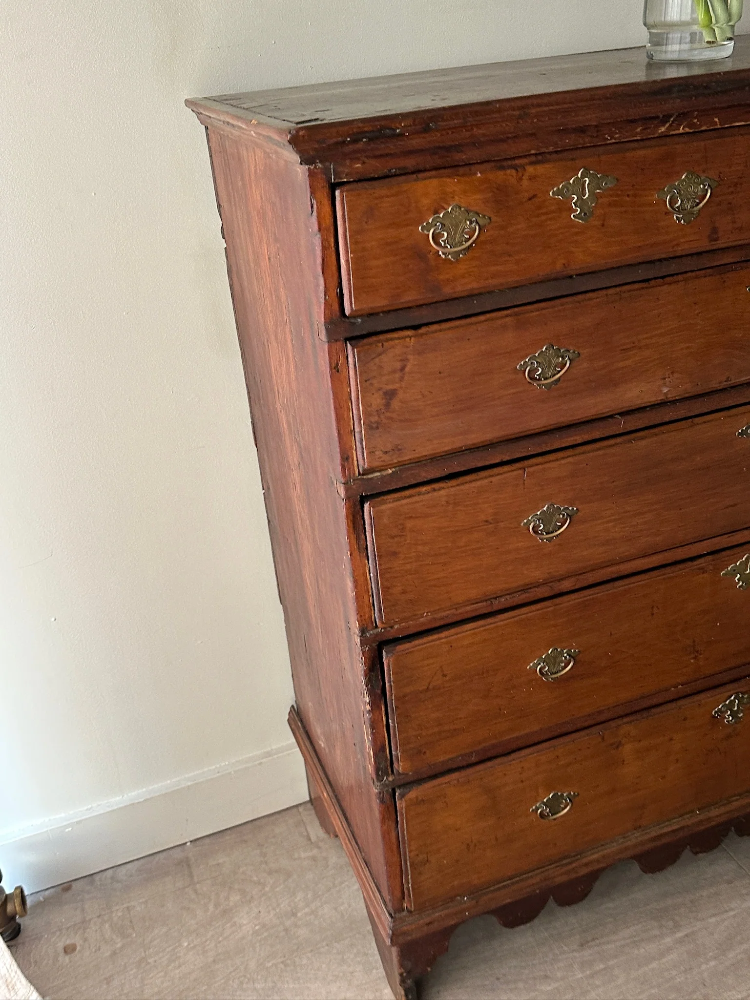Pine William and Mary dresser - Image 3