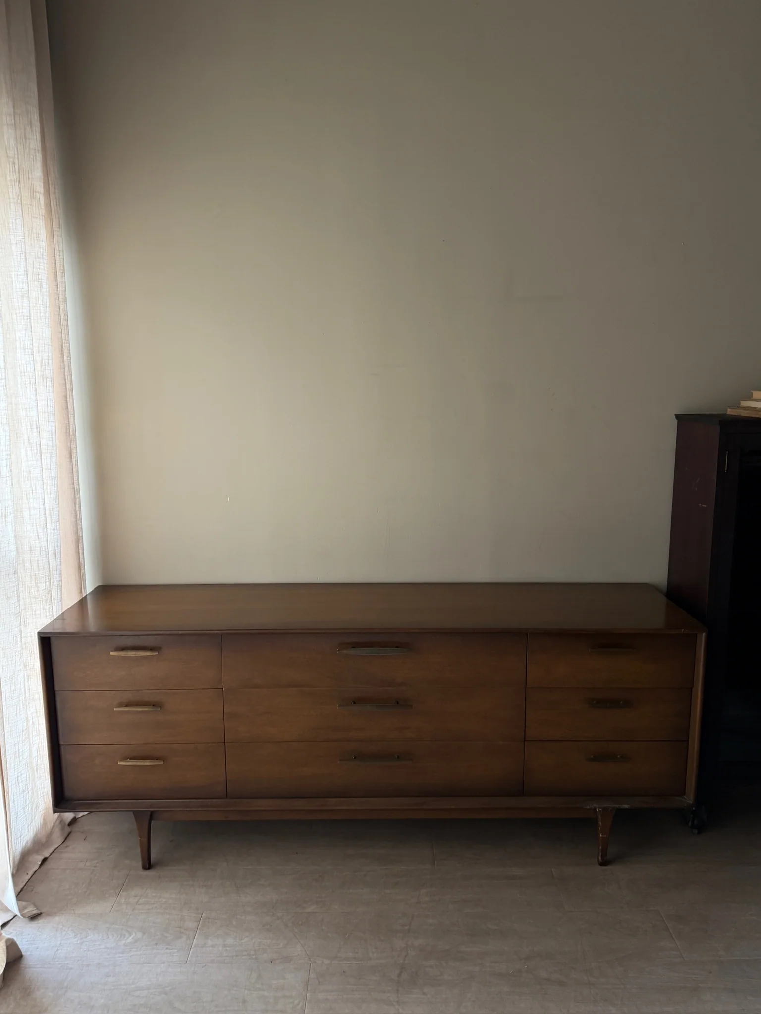 Red Lion walnut 9-drawer dresser - Image 2