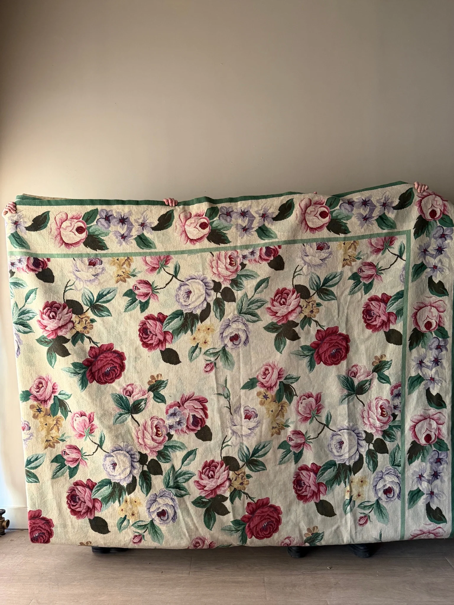 Rose patterned area rug - Image 3