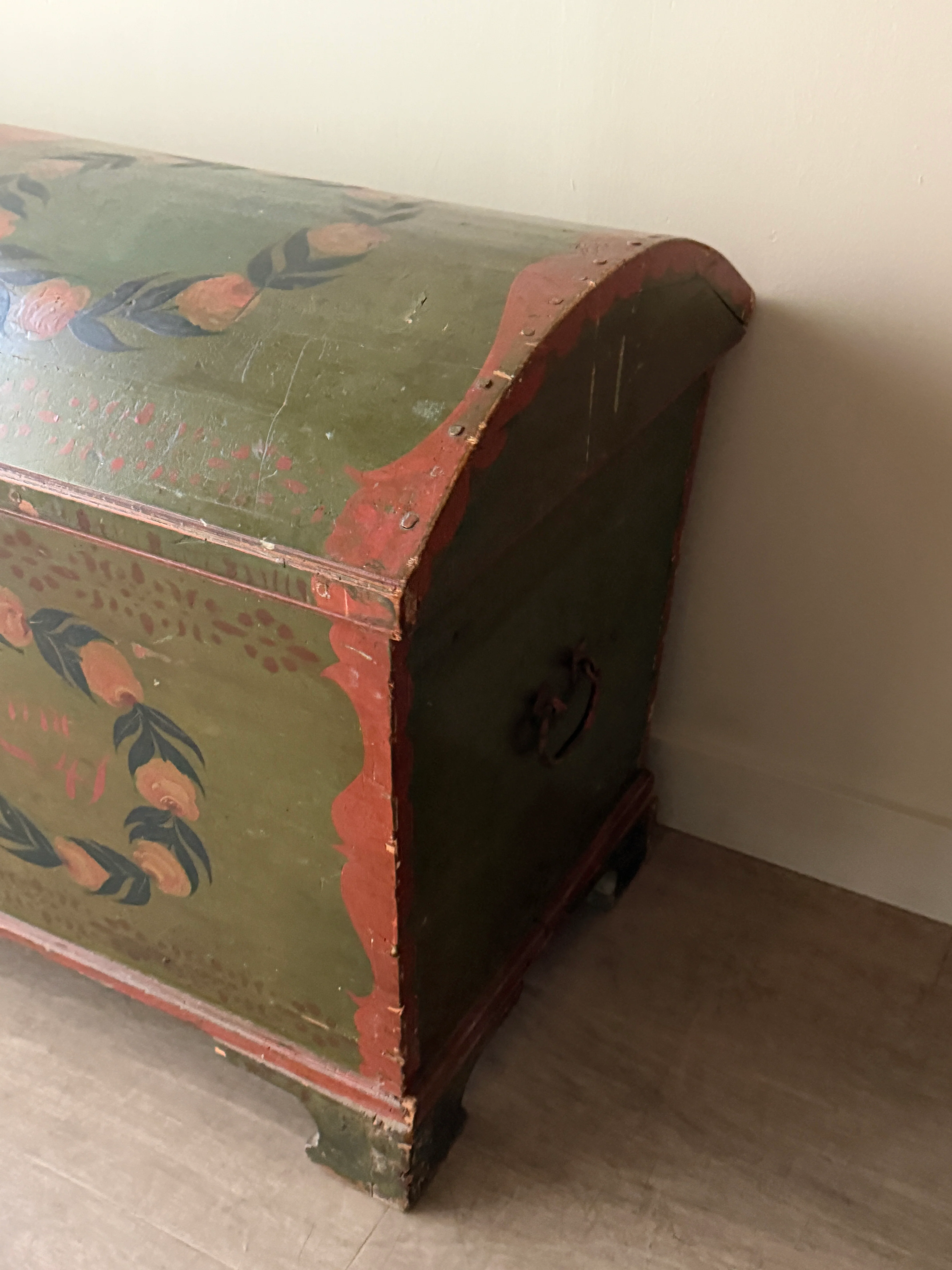 Scandinavian painted trunk - Image 3