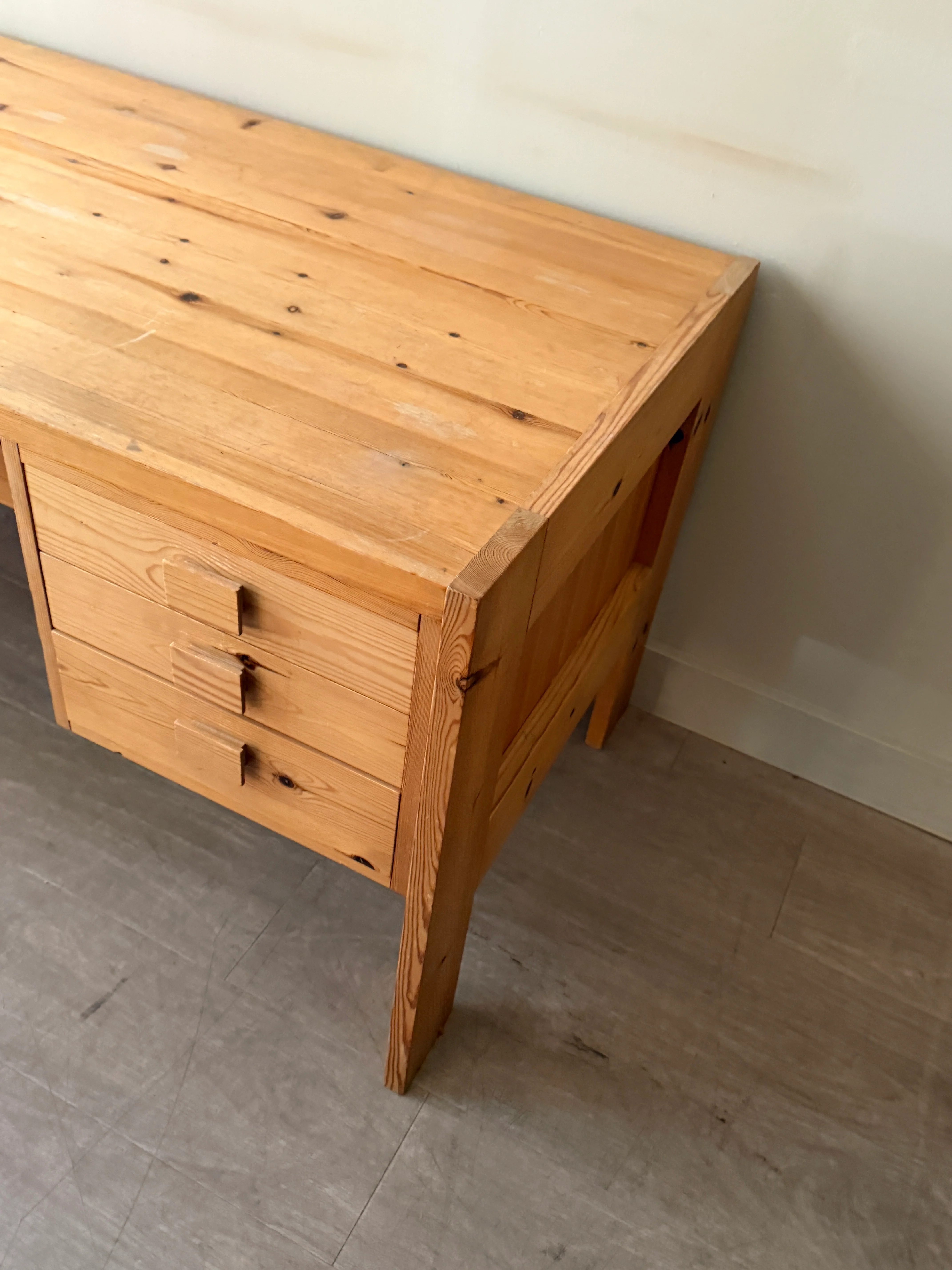 Scandinavian pine desk - Image 5