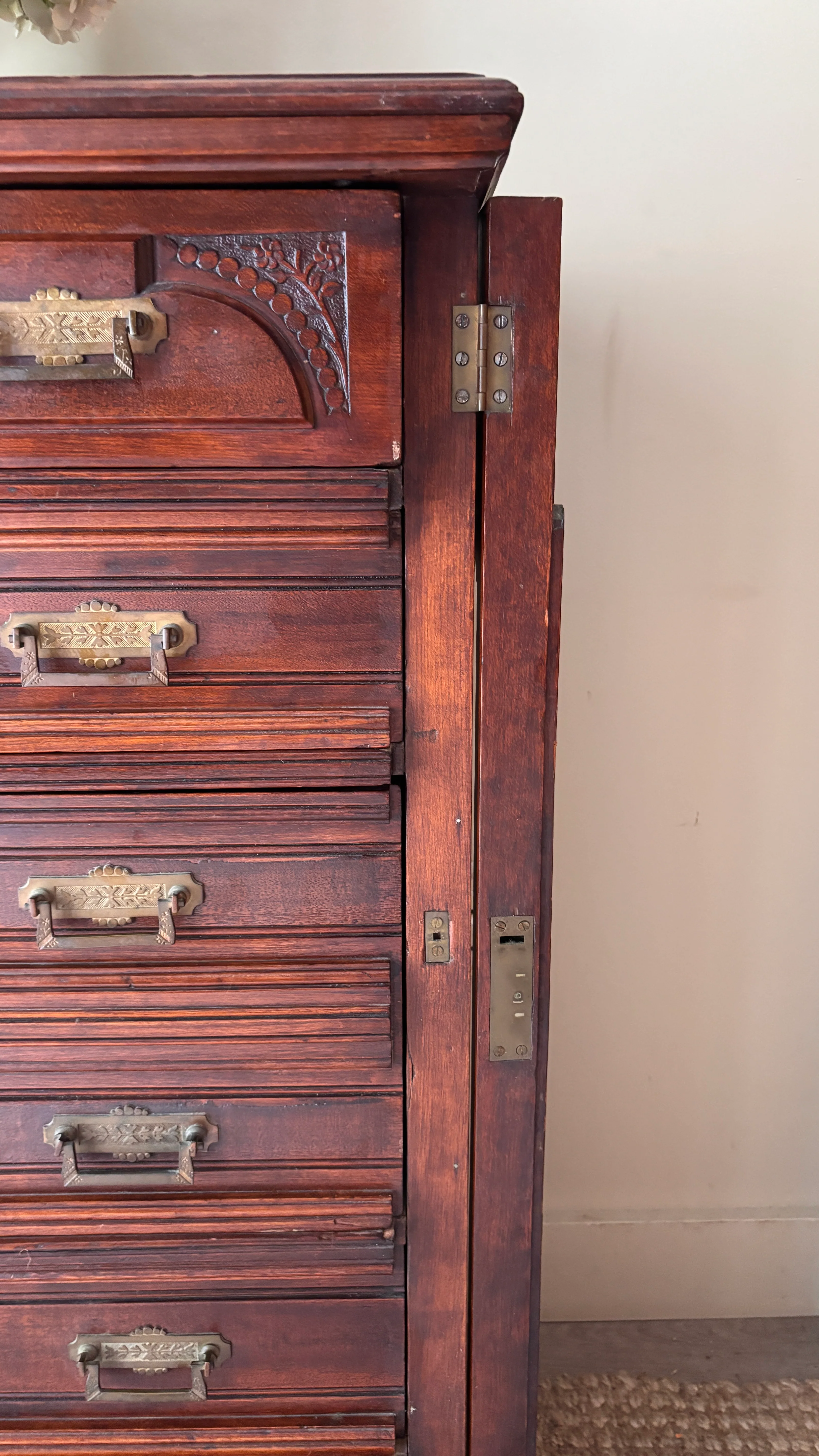Side lock mixed wood dresser - Image 6