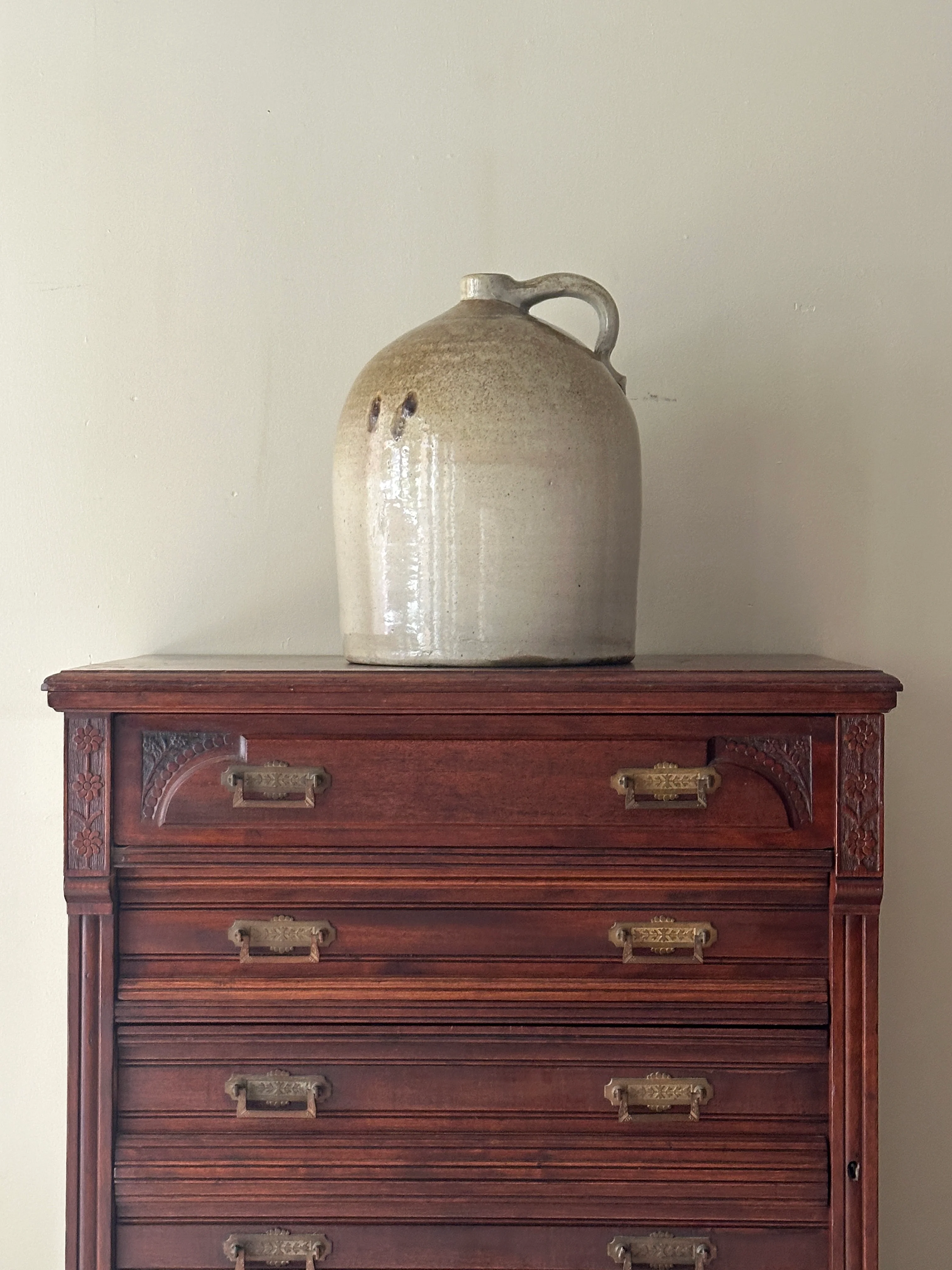 Side lock mixed wood dresser - Image 8