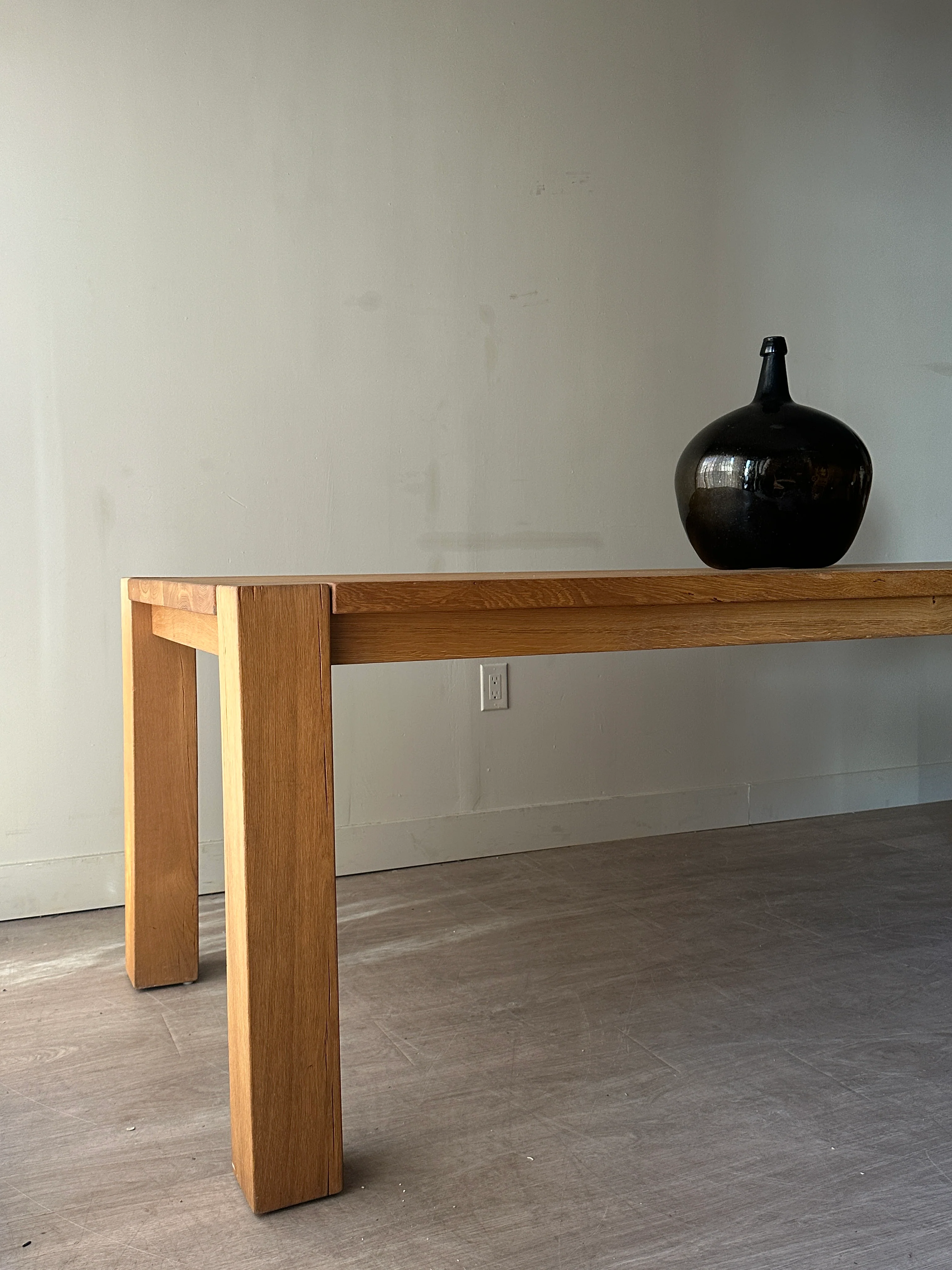 Solid scrubbed pine dining table - Image 2