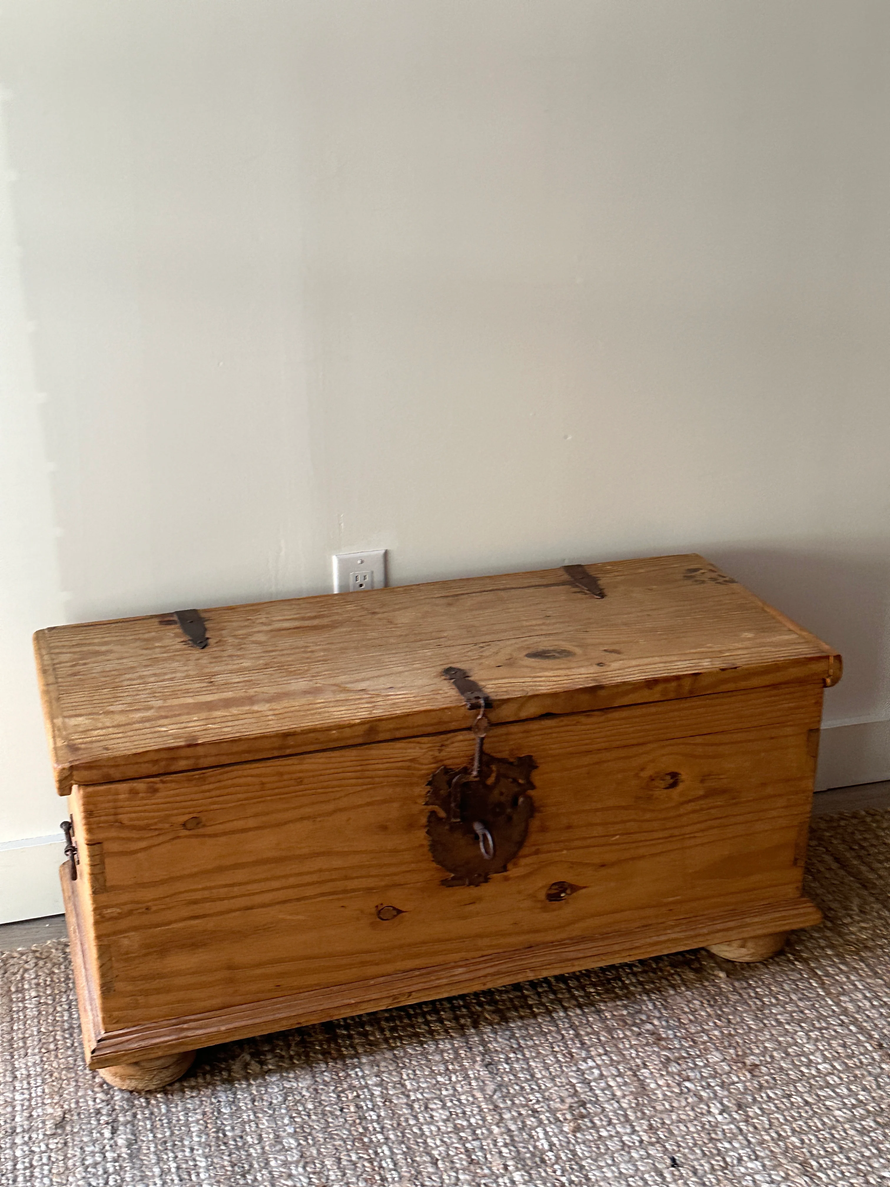 Spanish colonial pine chest - Image 2