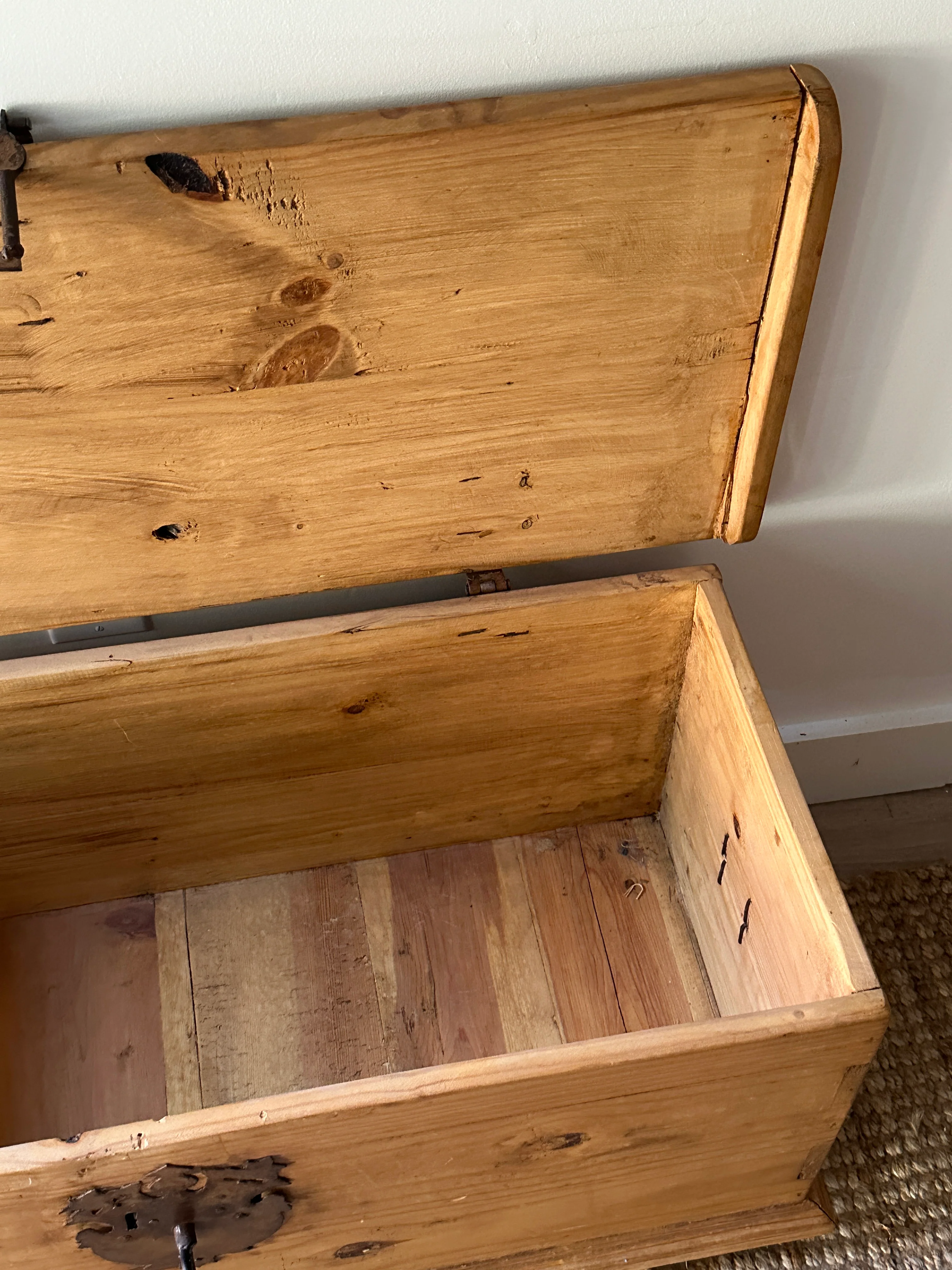 Spanish colonial pine chest - Image 7