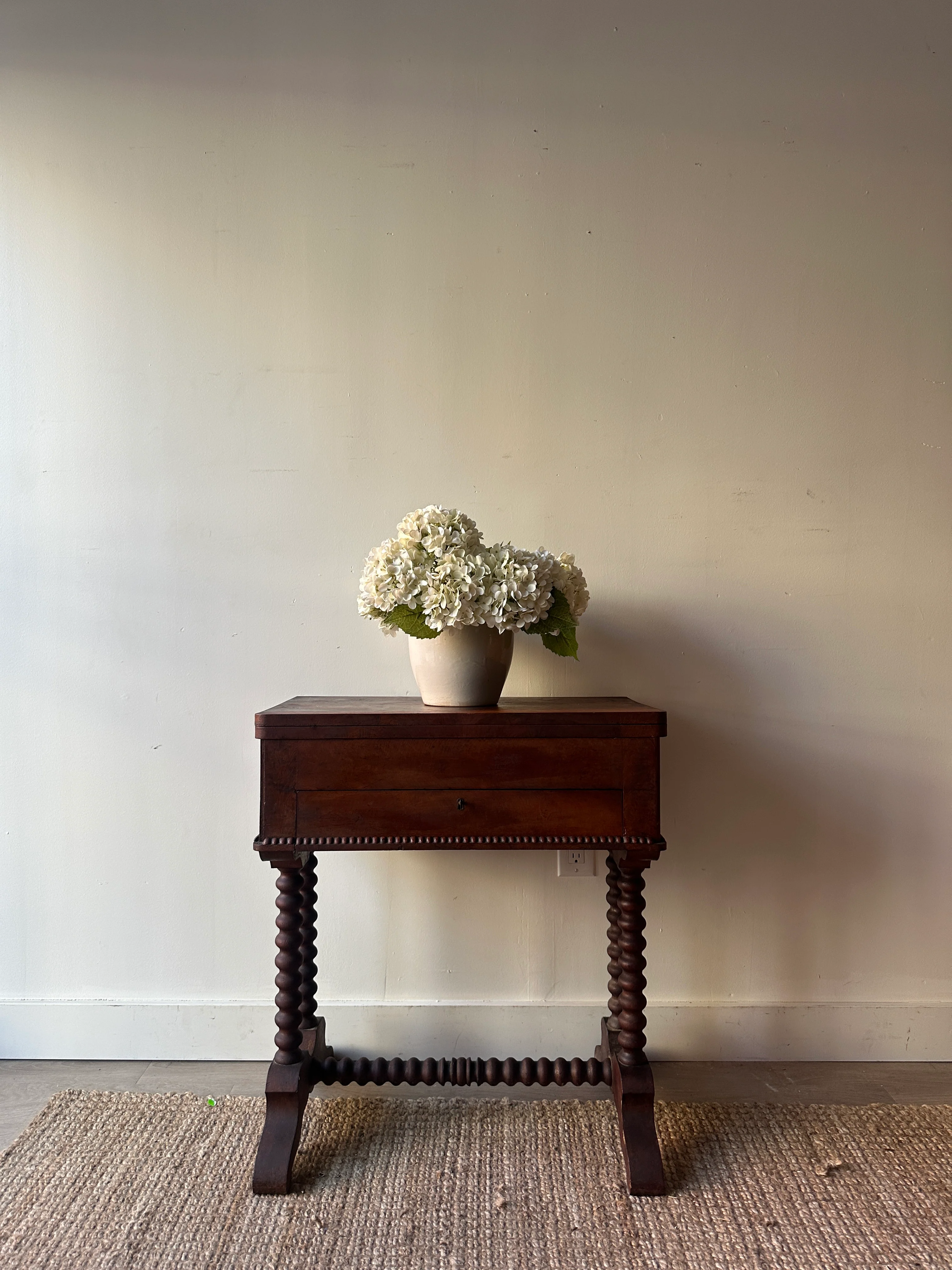 Spool leg flip top writing desk - Image 2