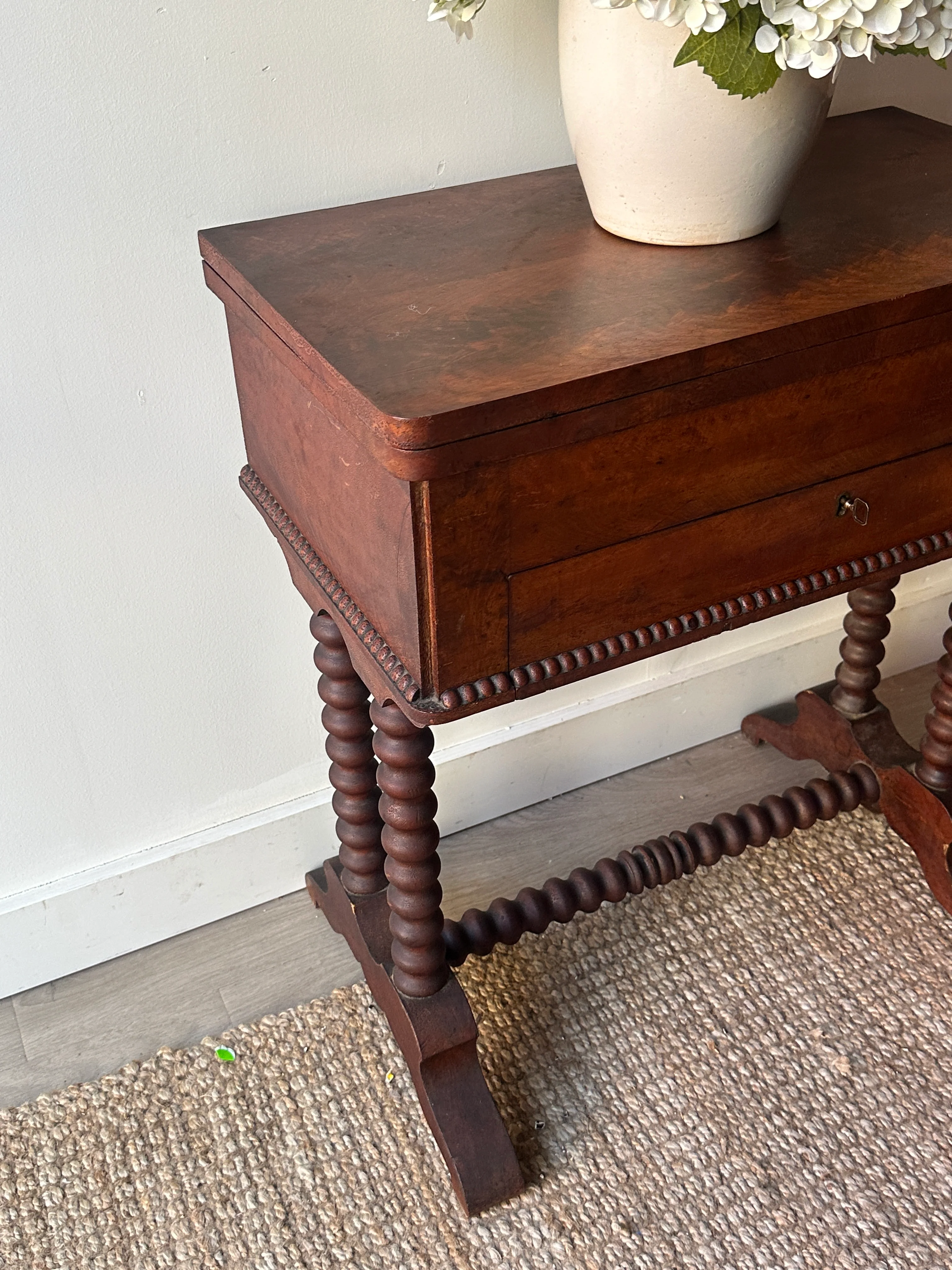 Spool leg flip top writing desk - Image 3