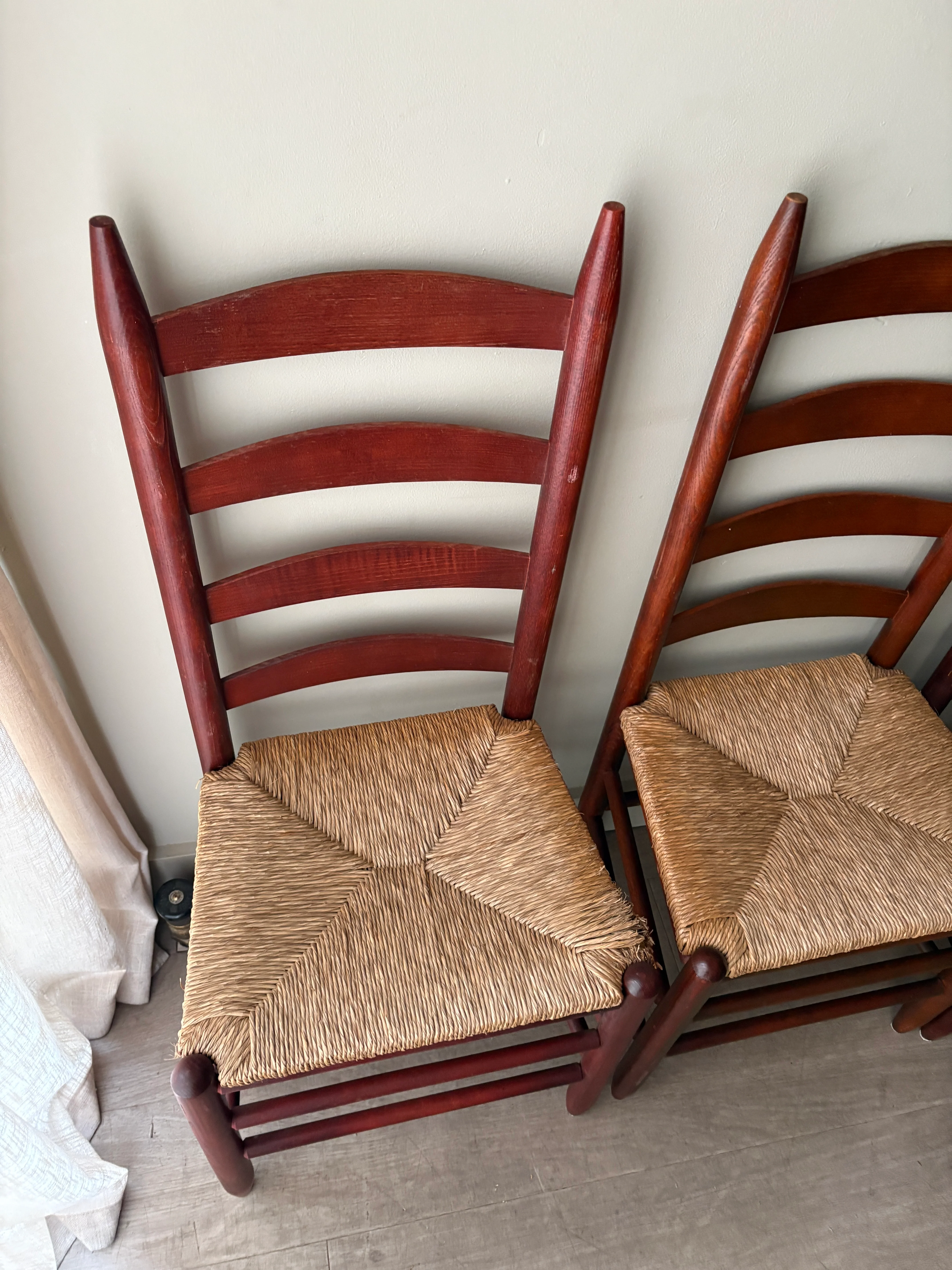 Stained oak rush seat ladder back dining chairs. Sold as a set of 4. - Image 3
