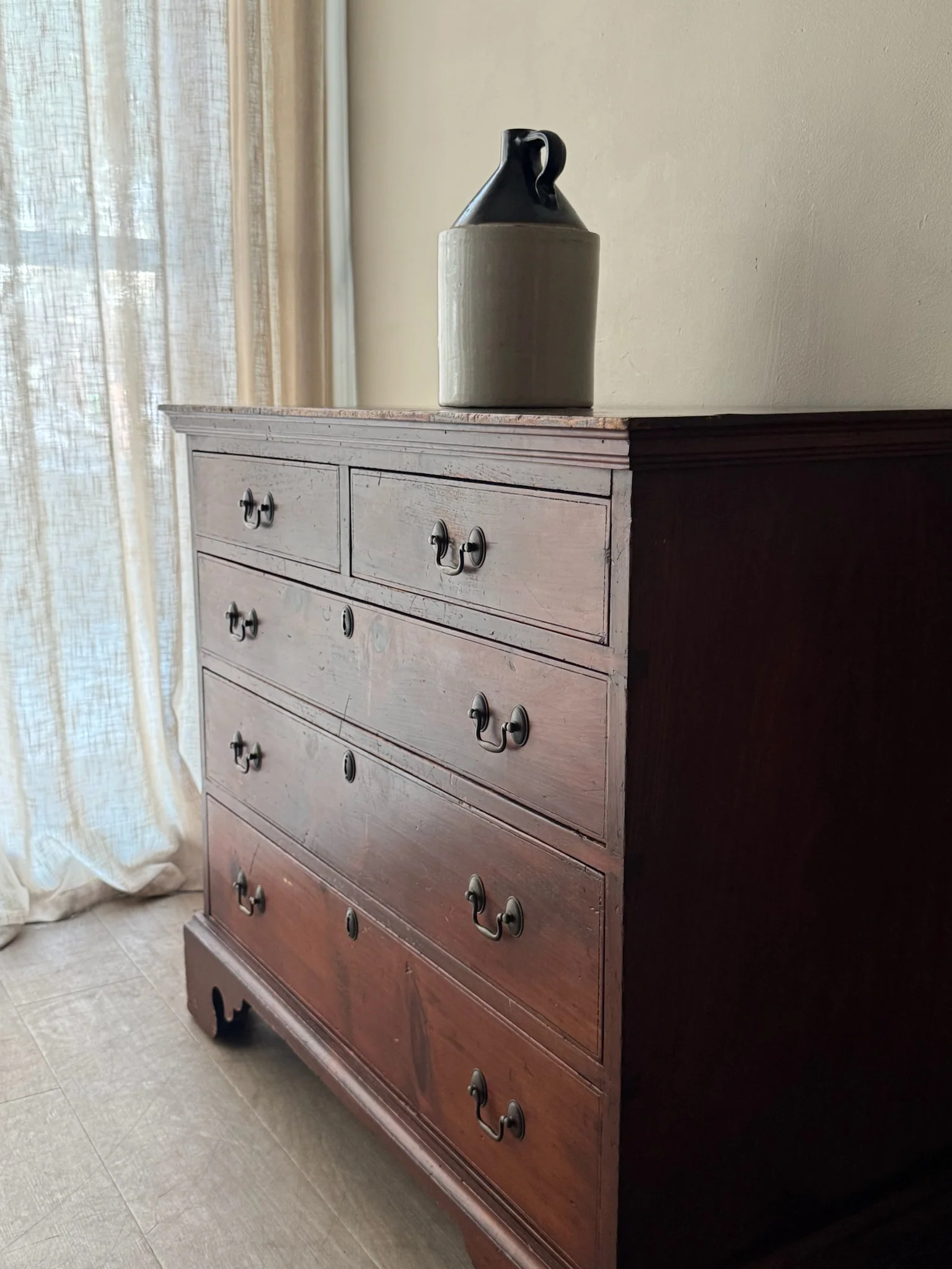 Stained pine dresser - Image 4