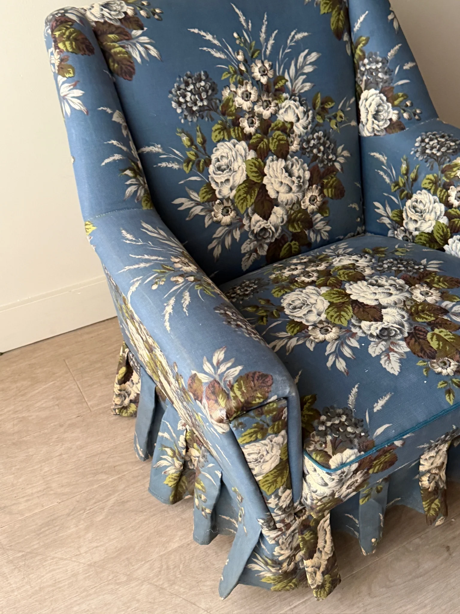 Swedish floral lounge chair - Image 3