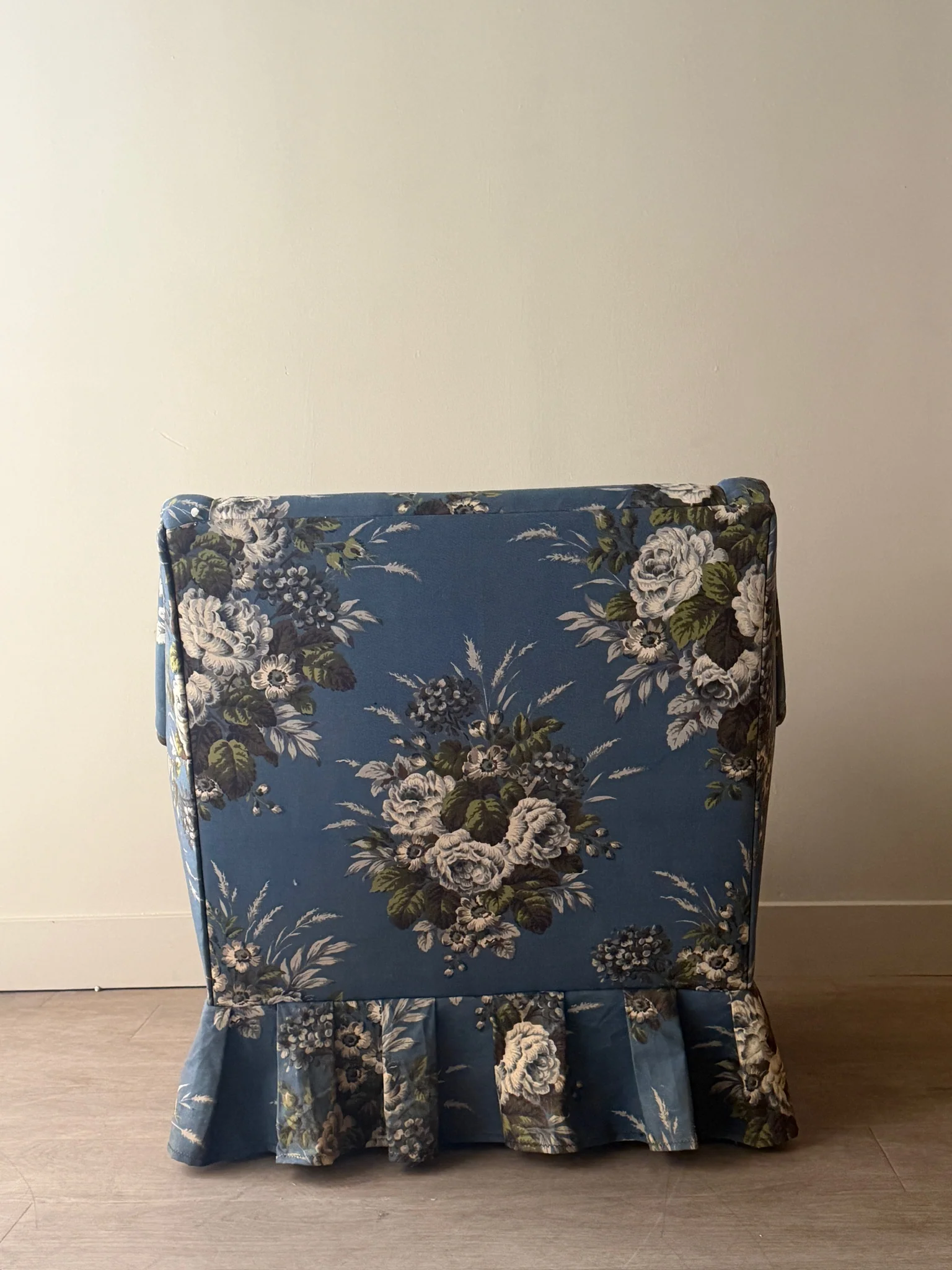 Swedish floral lounge chair - Image 5