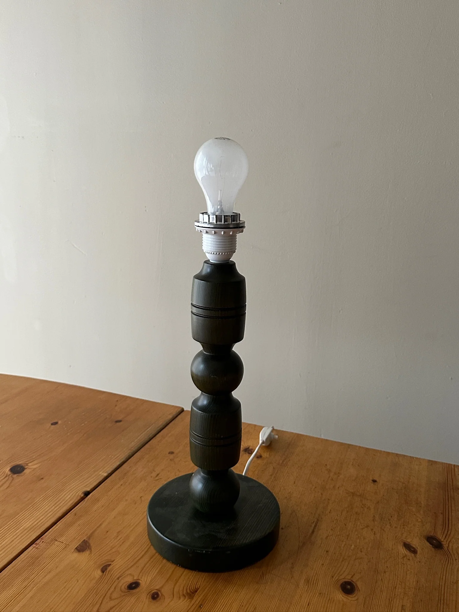 Swedish green stained pine table lamp - Image 3