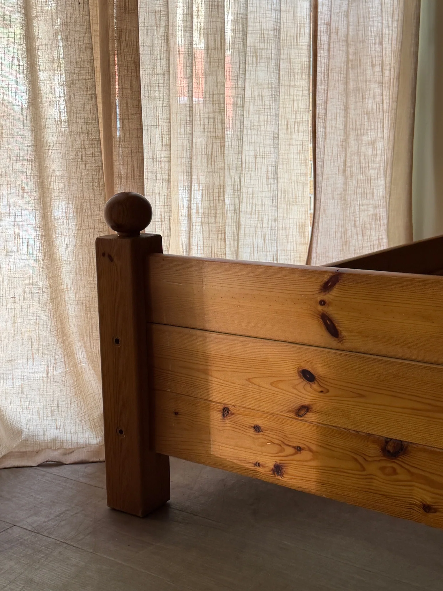 Swedish pine queen bedframe - Image 4
