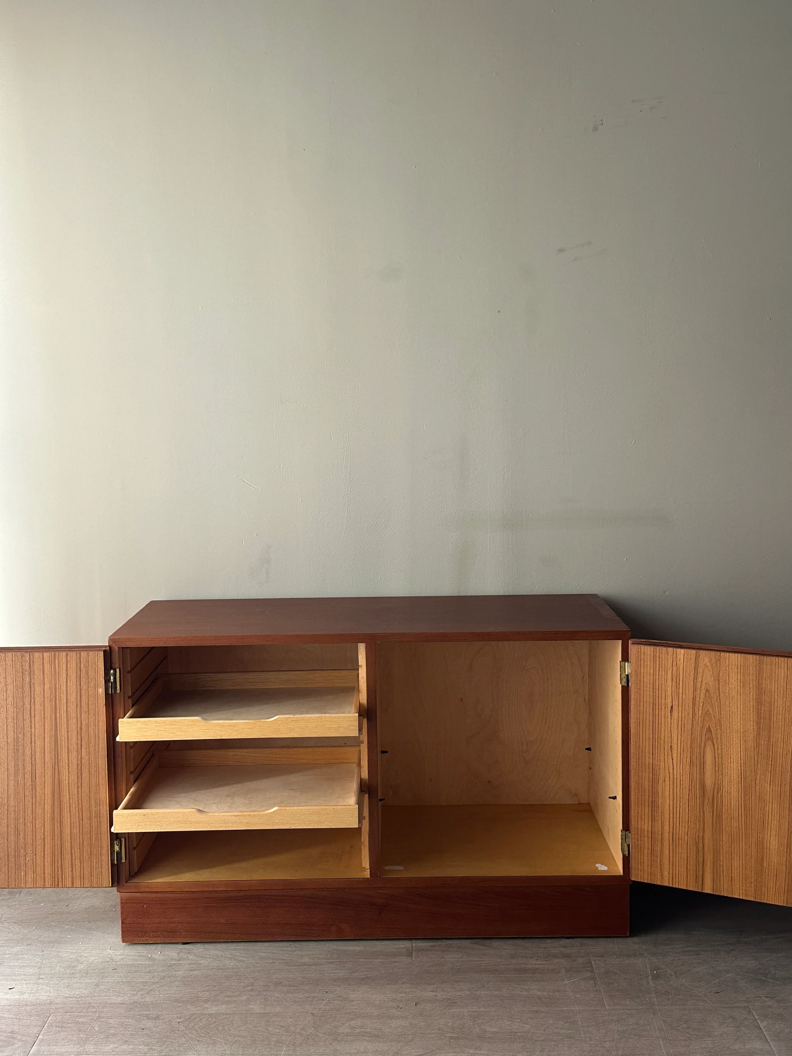 Teak cabinet - Image 4