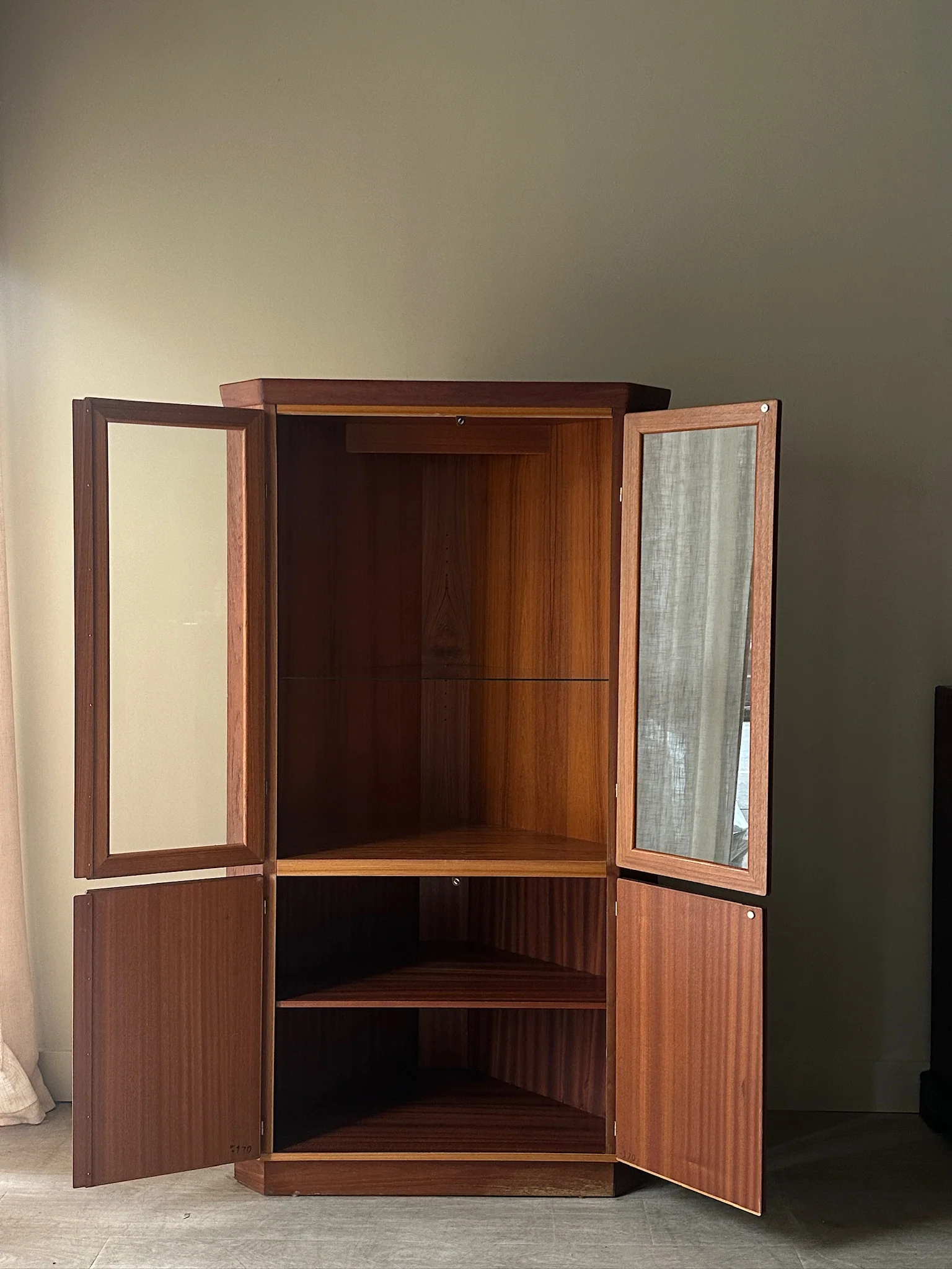 Teak corner cabinet - Image 5