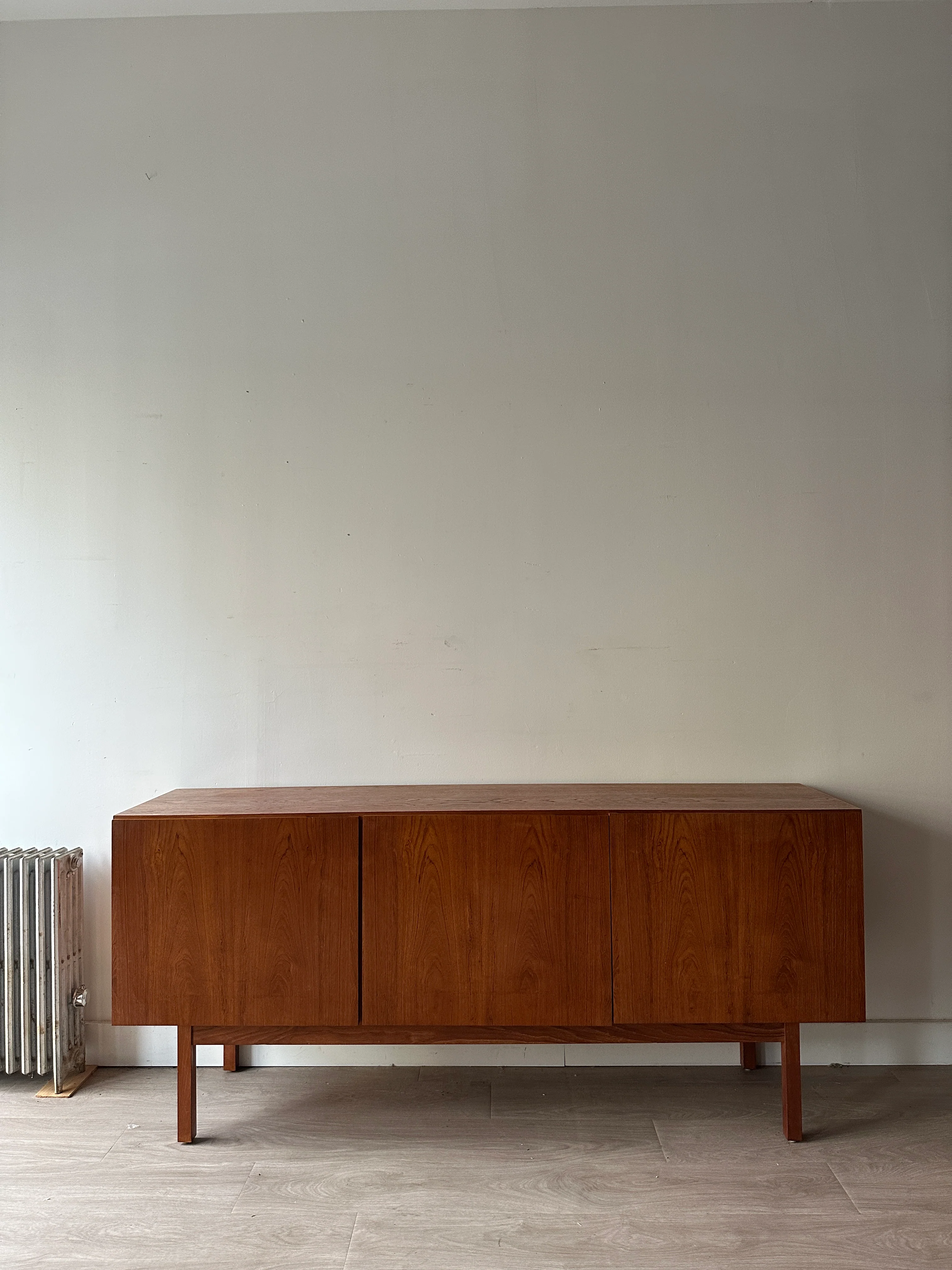 Teak credenza - Image 2